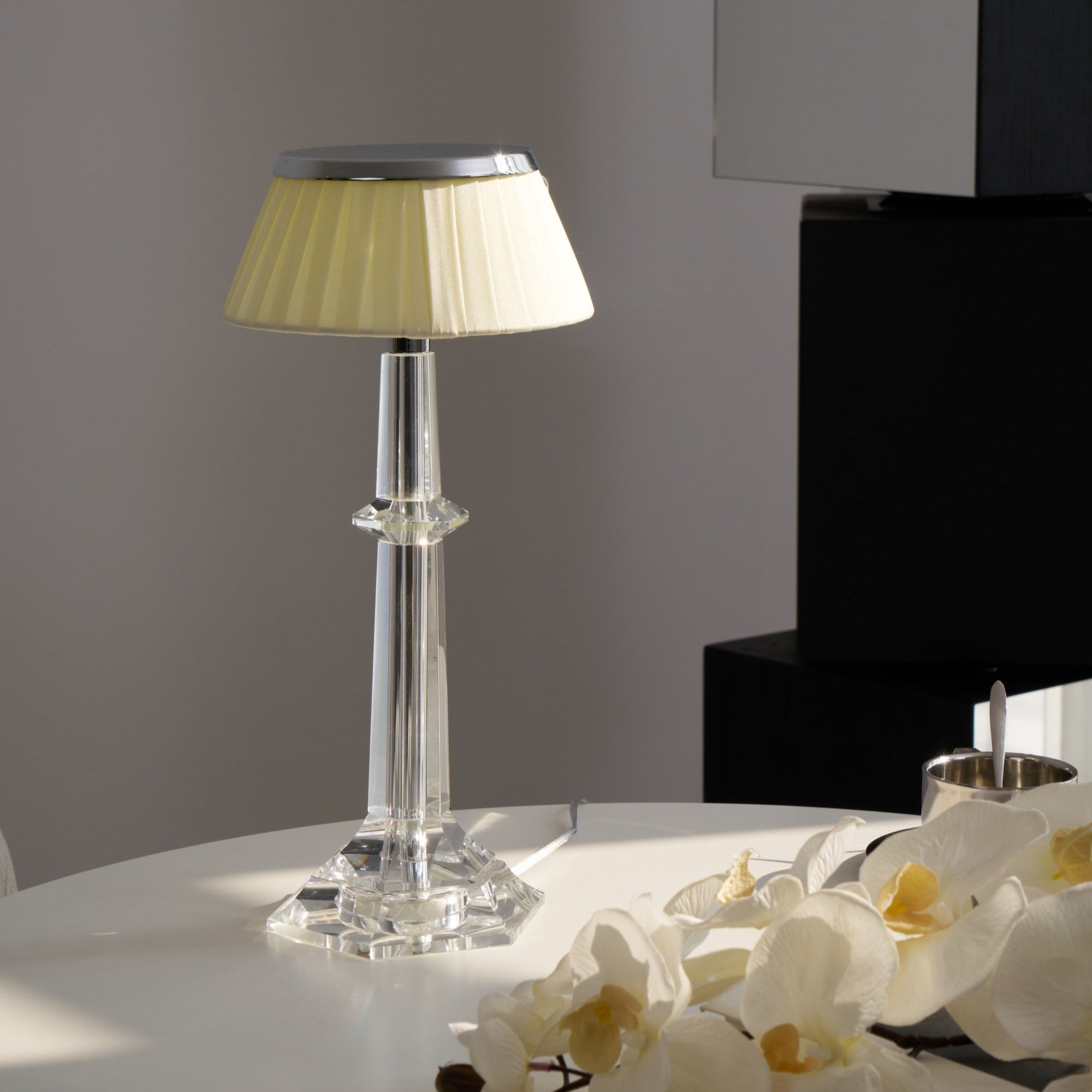 Haloza Fabric Luxurious Table Lamp - Letslighting