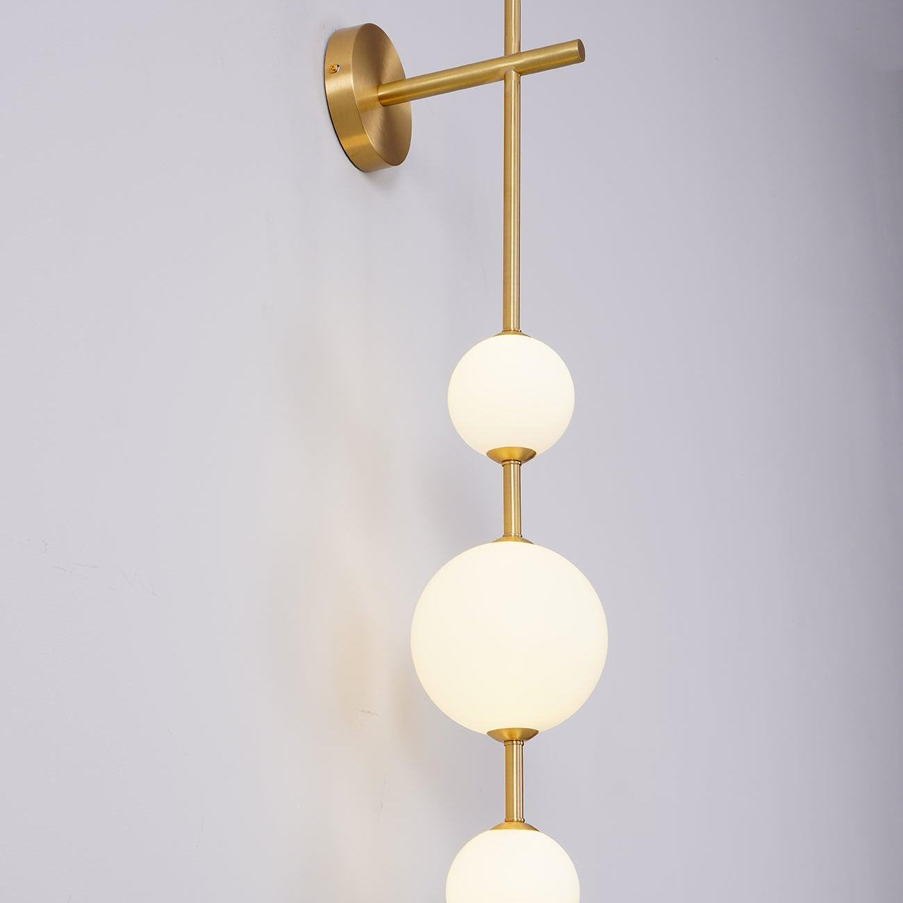 Ilraeia Vertical Globe Plug-in Wall Lamp - Letslighting