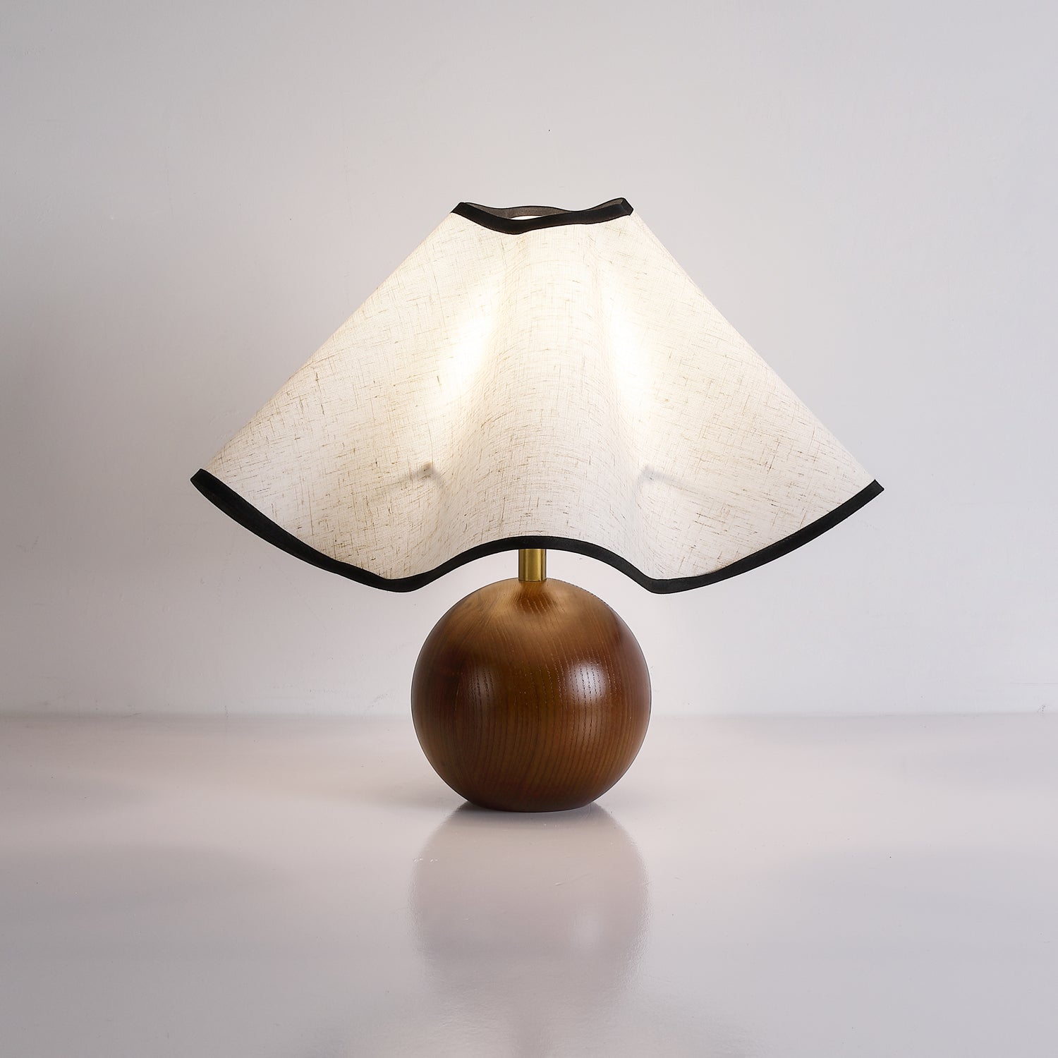 Wavecrest Table Lamp - Blowlighting