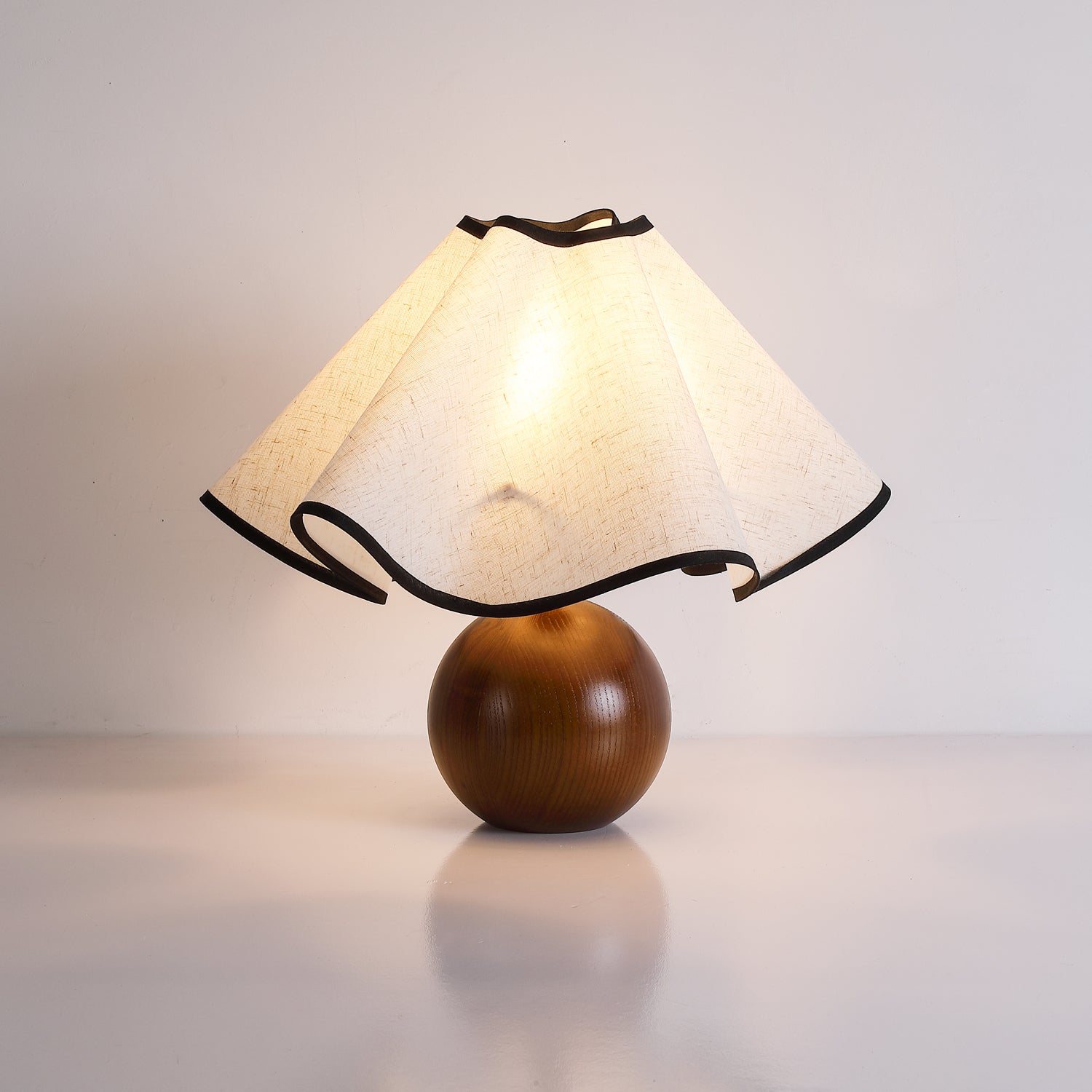 Wavecrest Table Lamp - Blowlighting