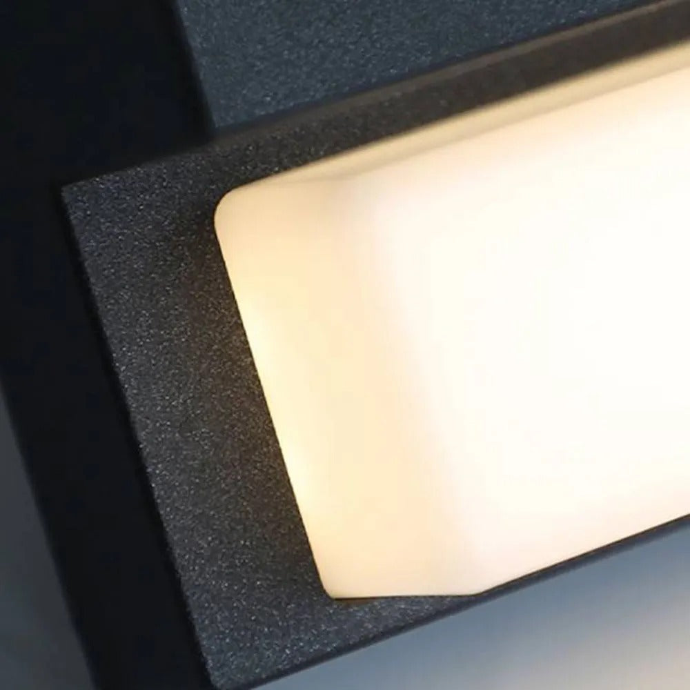 Ray Minimalist Solar Linear Acrylic Outdoor Wall Lamp