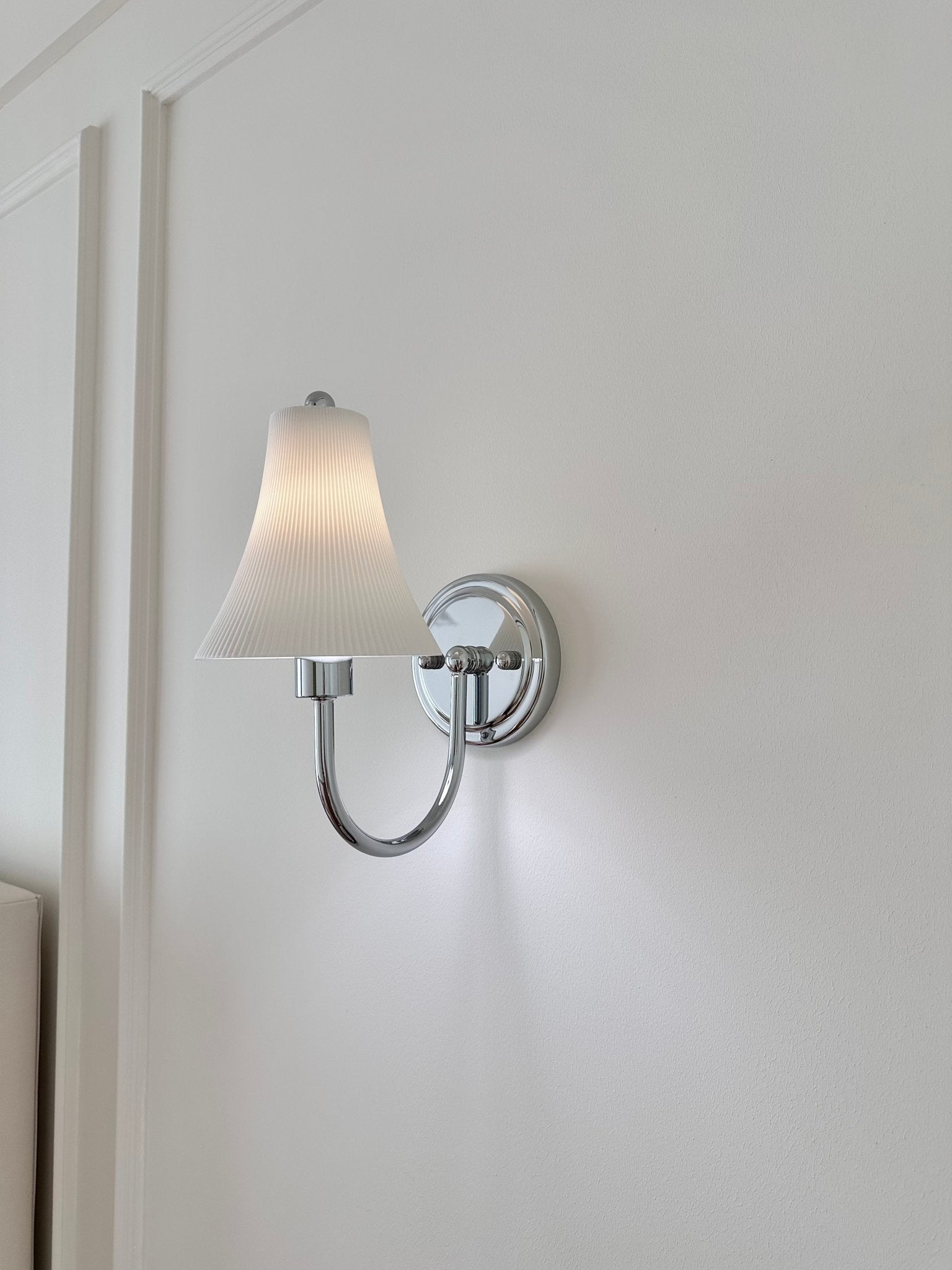 Slim Modern Metal & Ceramics Wall Light
