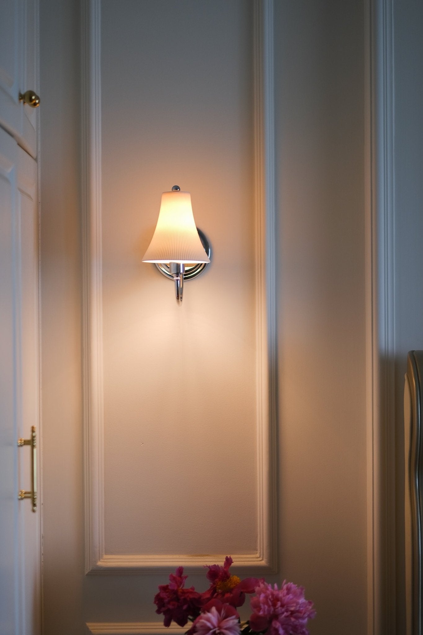 Slim Modern Metal & Ceramics Wall Light