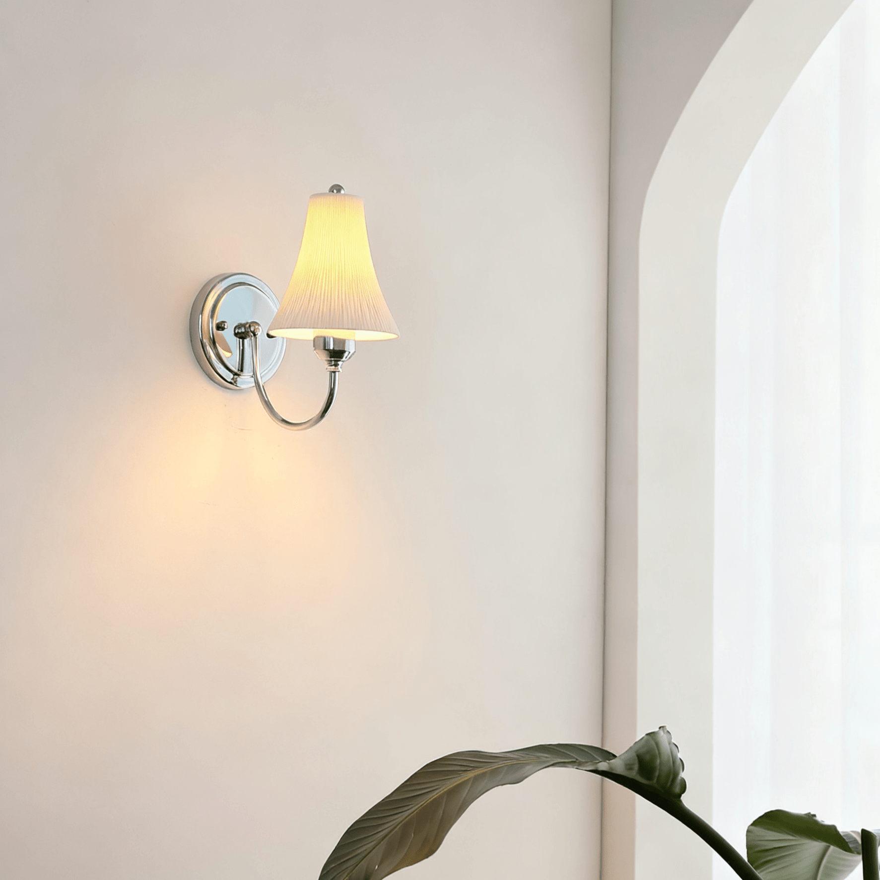 Slim Modern Metal & Ceramics Wall Light