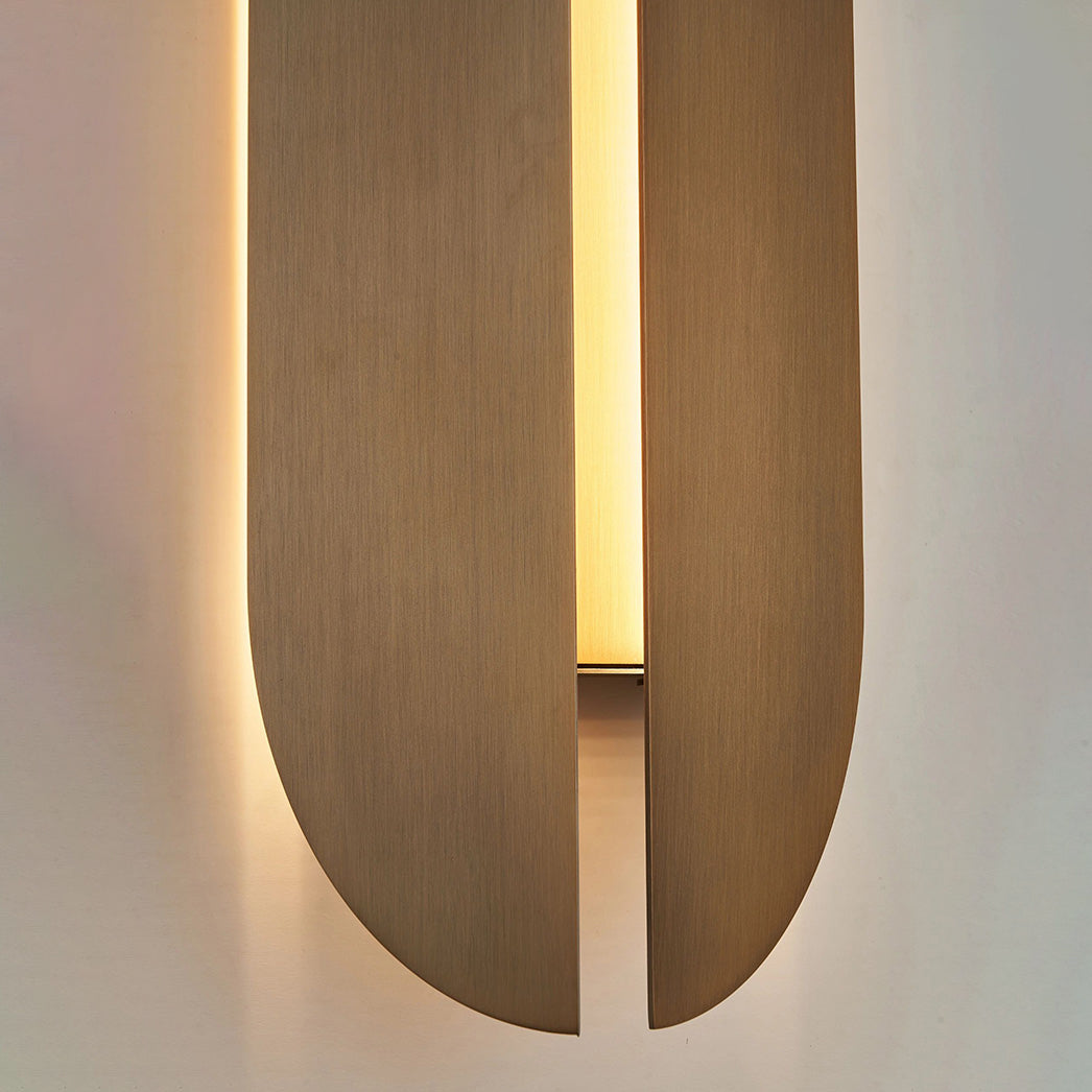 Luste Vertical Brass Wall Lamp - Letslighting