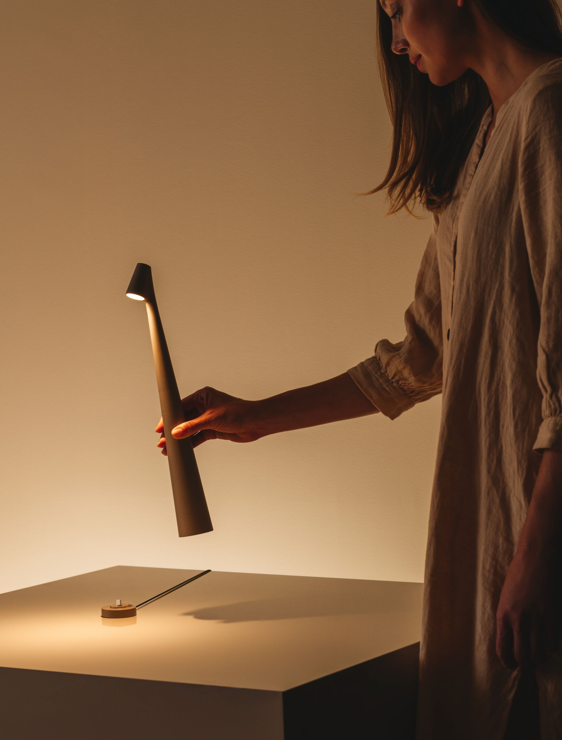 Orioic Acrylic Minimalist Table Lamp - Letslighting