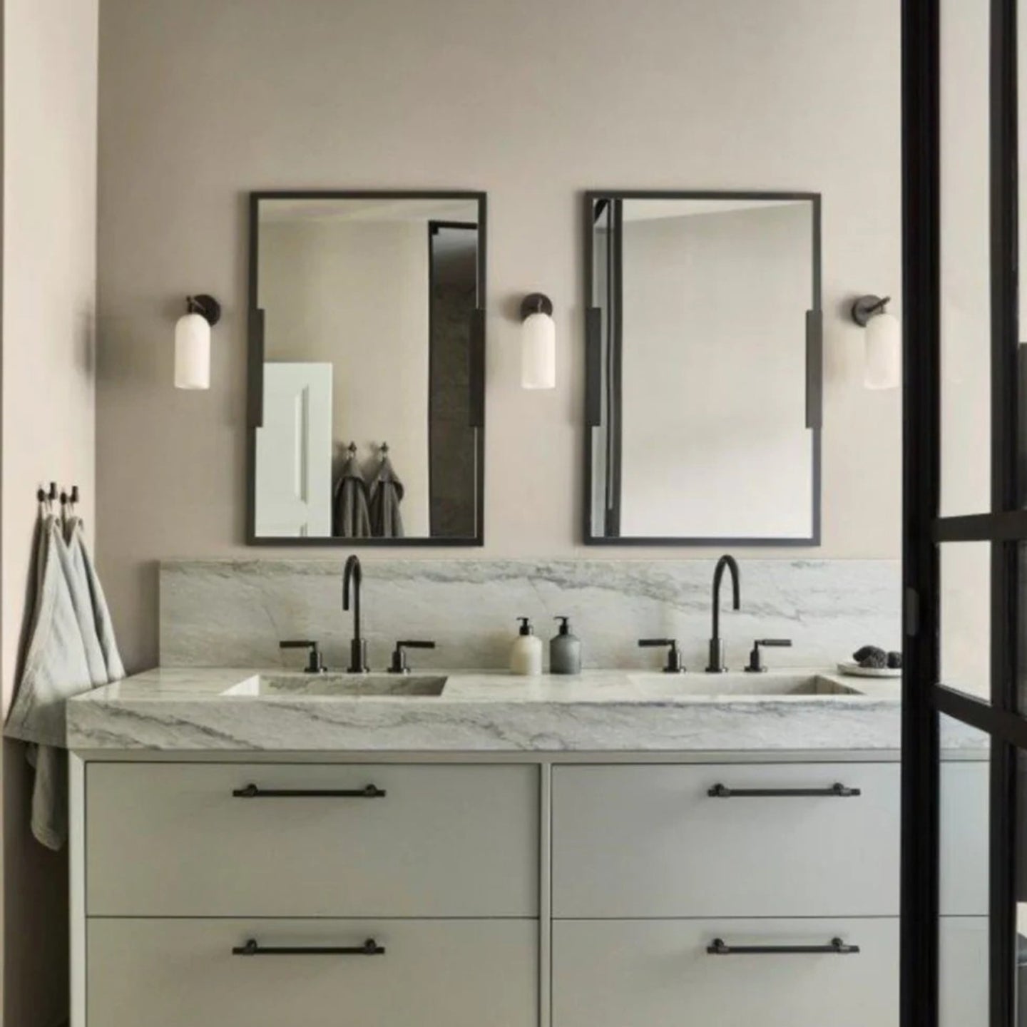 Pillar Modern Alabaster Wall Light