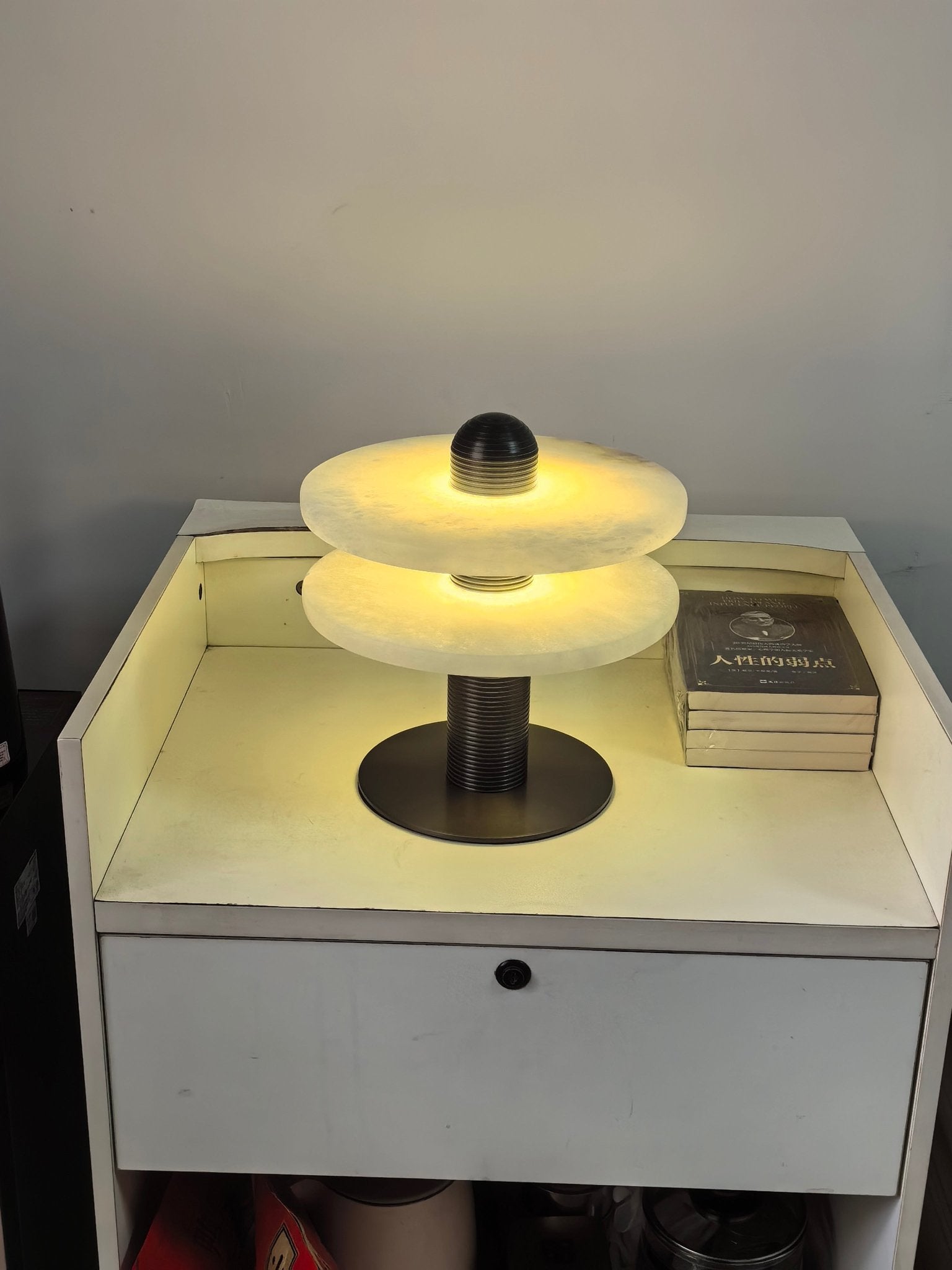 Nerio Modern Alabaster Table Lamp - Letslighting