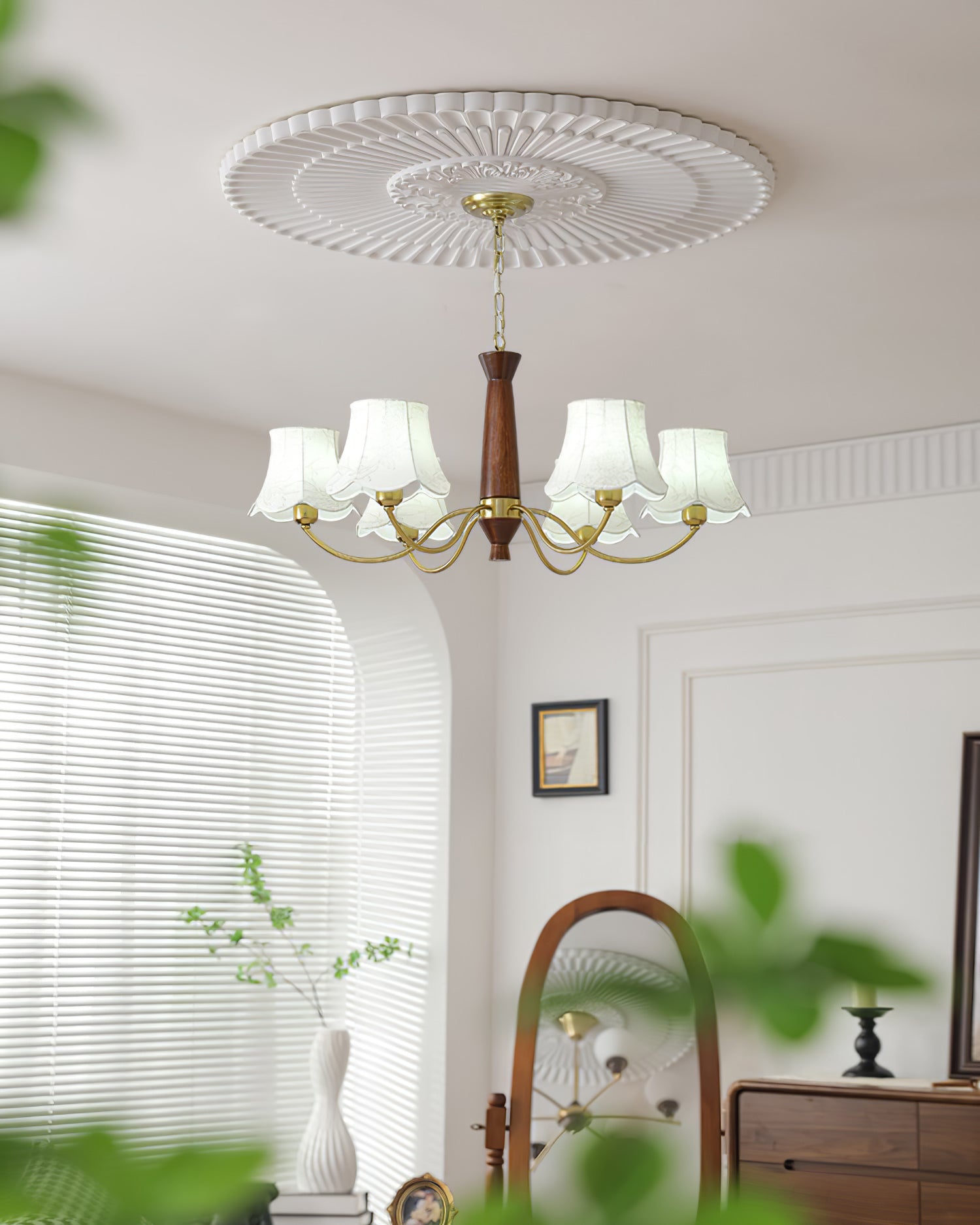 Lustra Chandelier Brass Fabric Curved Arms - Letslighting