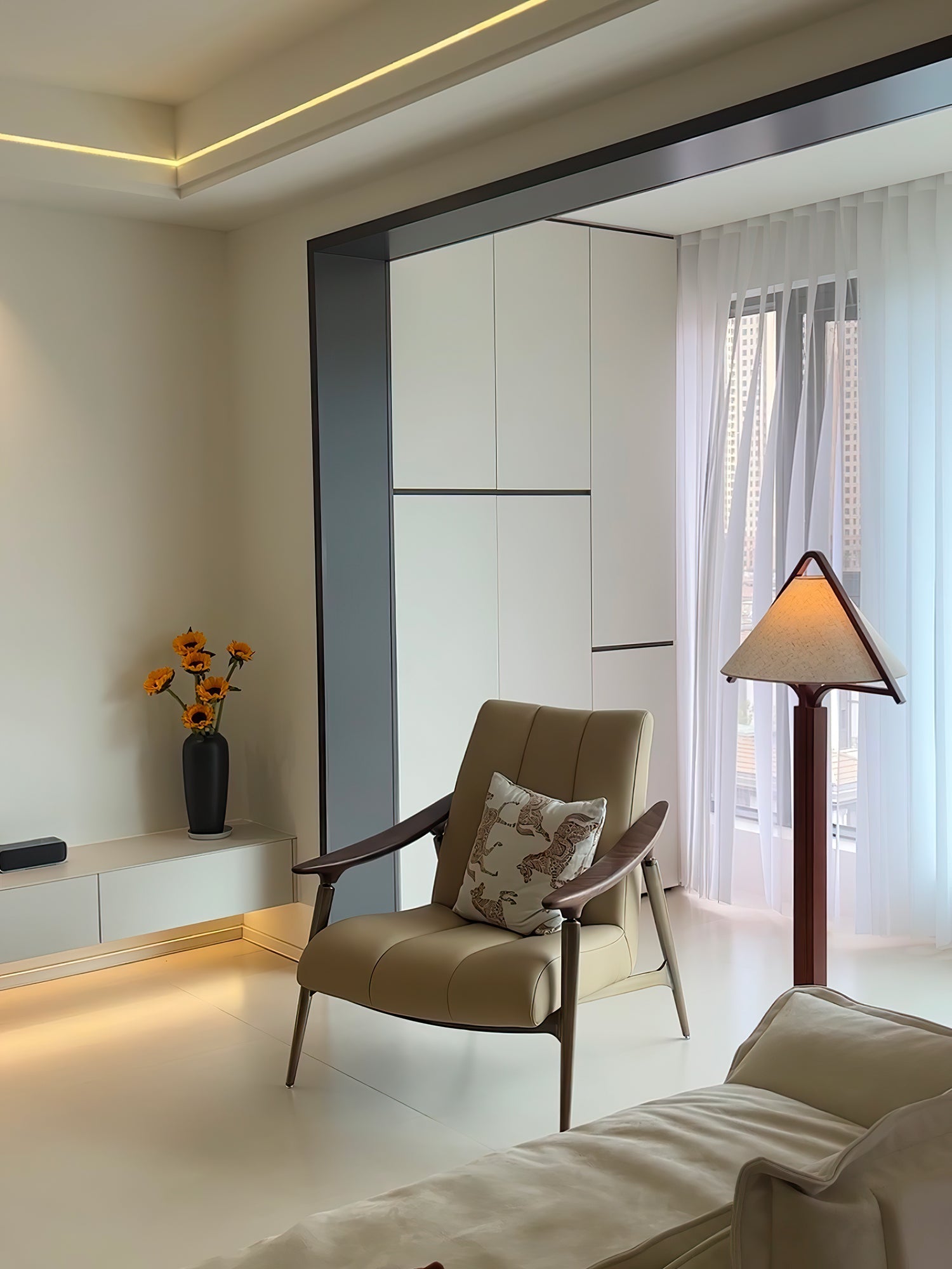 Ersolan Triangular Wood & Fabric Floor Lamp - Blowlighting