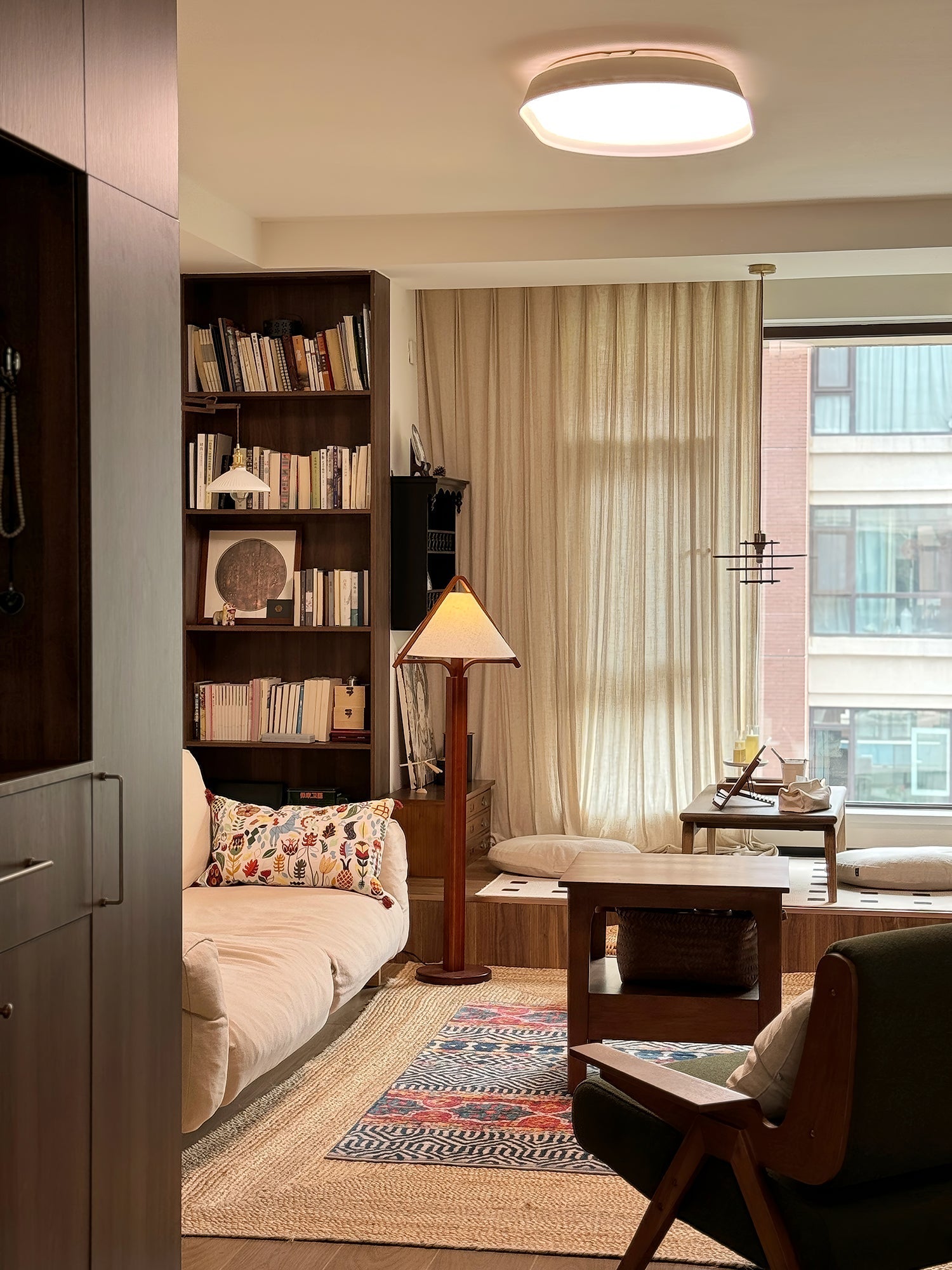 Ersolan Triangular Wood & Fabric Floor Lamp - Blowlighting