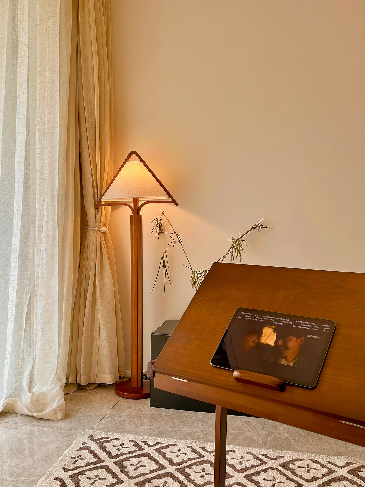 Ersolan Triangular Wood & Fabric Floor Lamp - Blowlighting