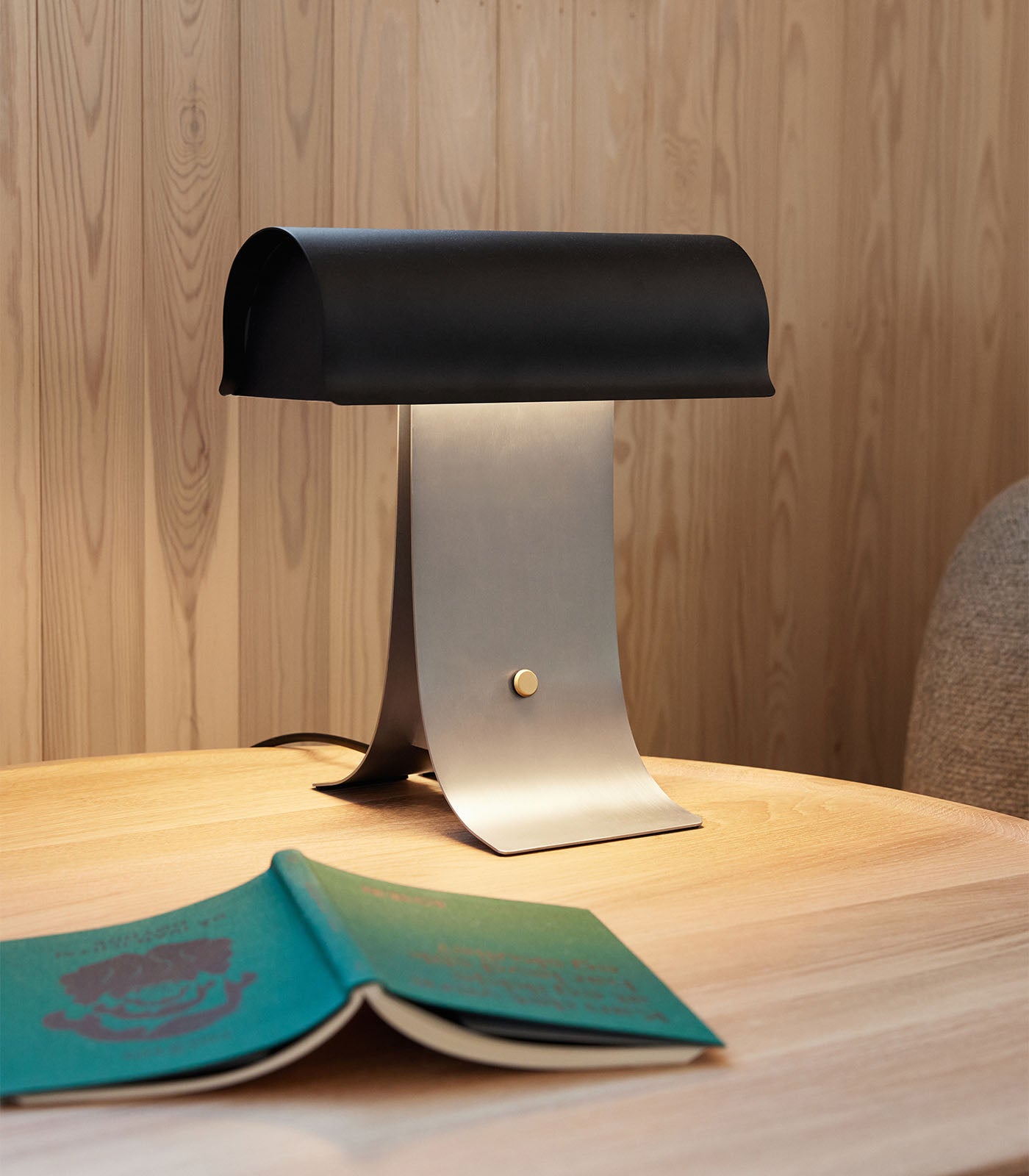 Lirain Steel Industrial Table Lamp - Letslighting