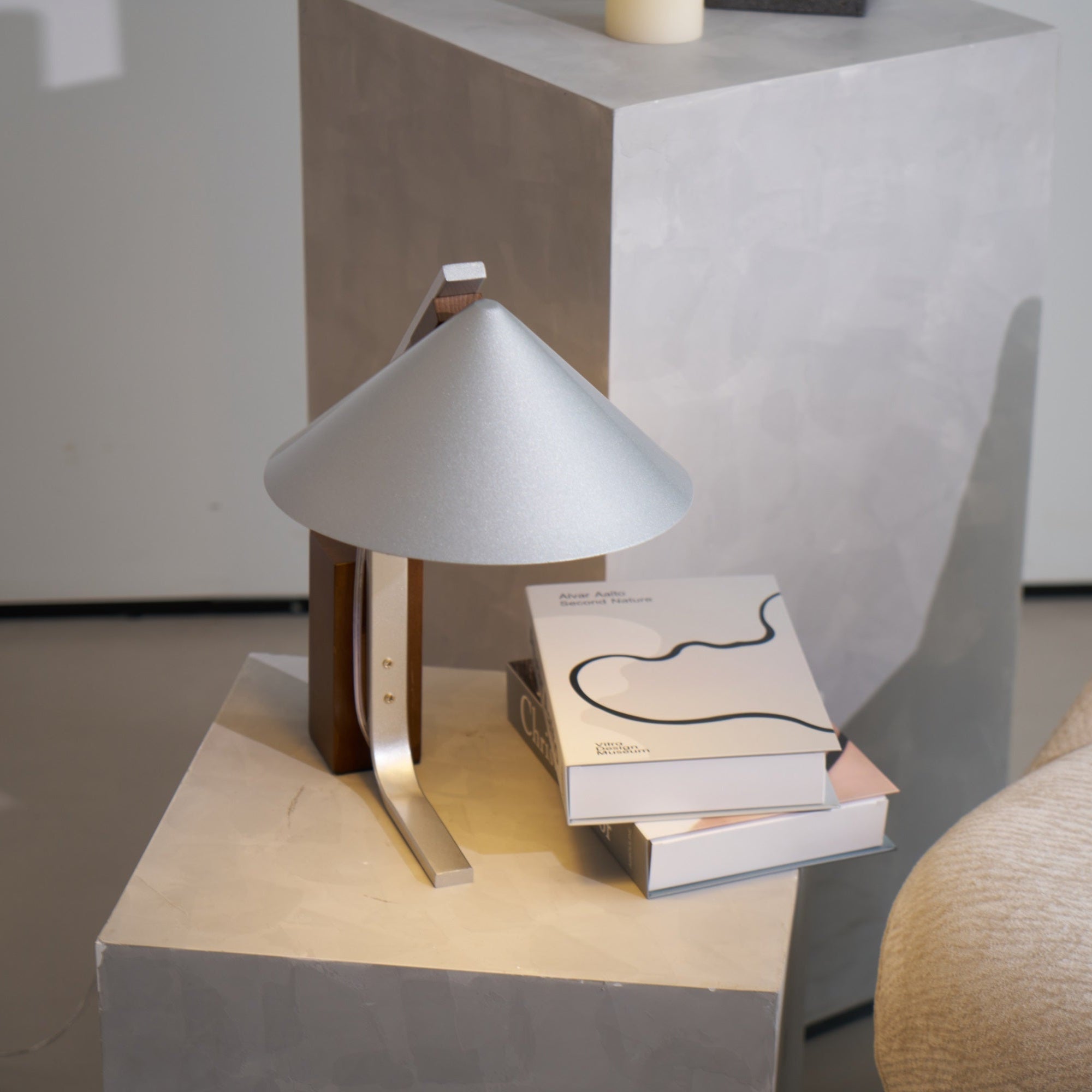 Ryan Modern Table Lamp - Letslighting