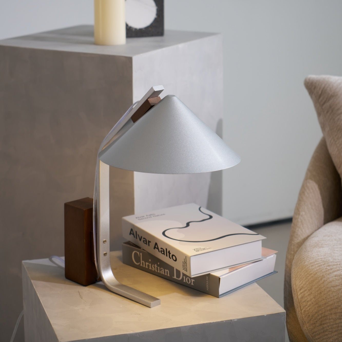 Ryan Modern Table Lamp - Letslighting