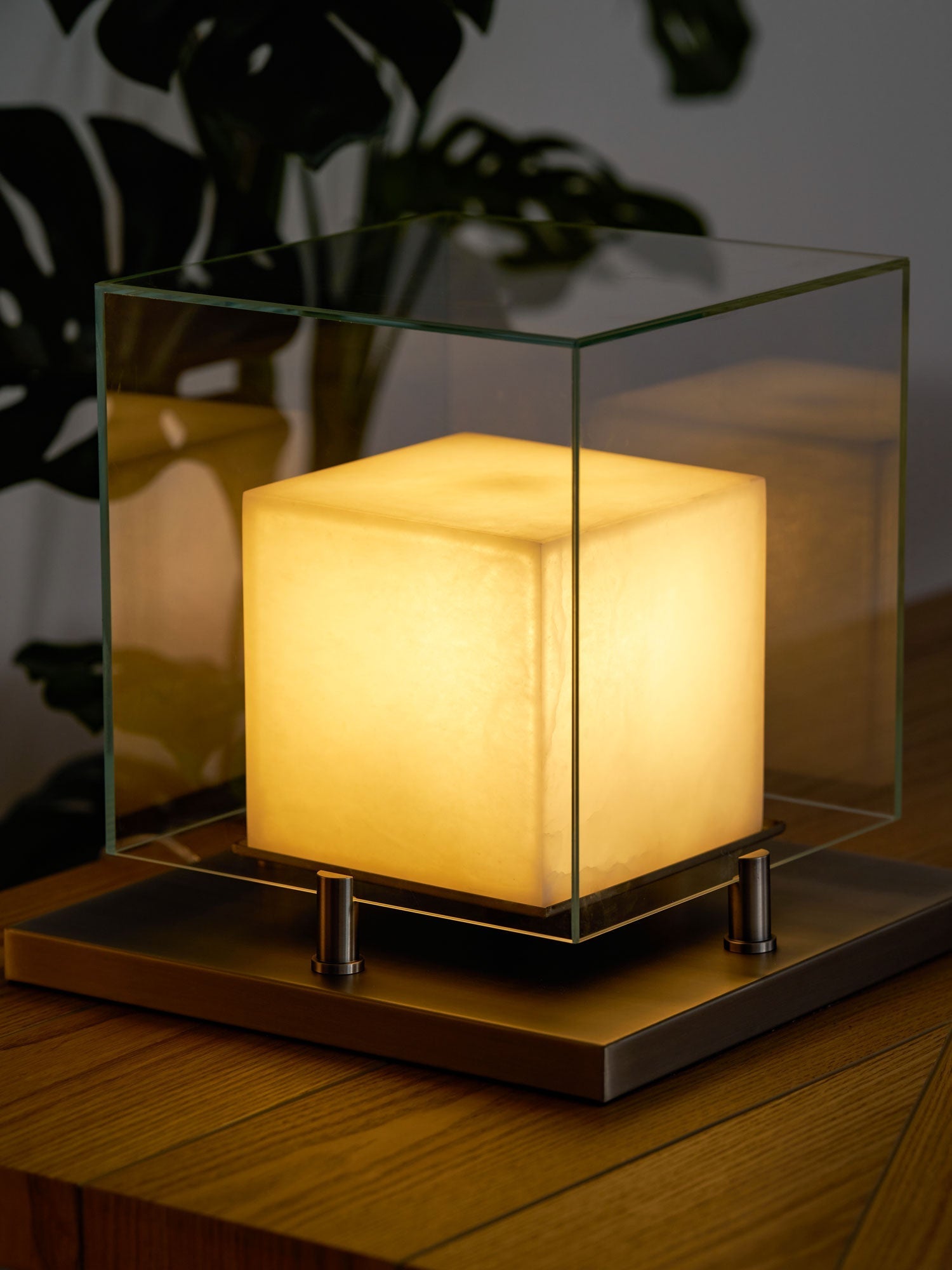 Arqra Modern Alabaster Table Lamp