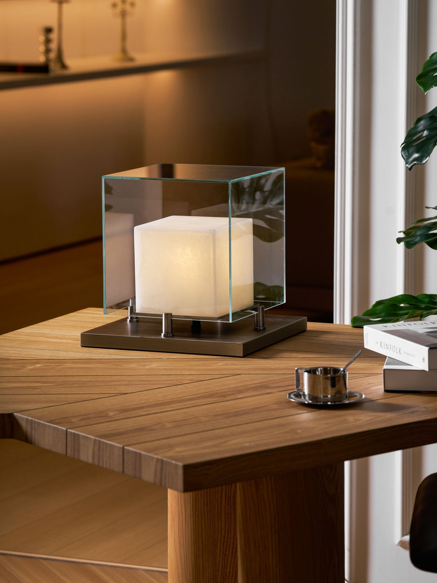 Arqra Modern Alabaster Table Lamp