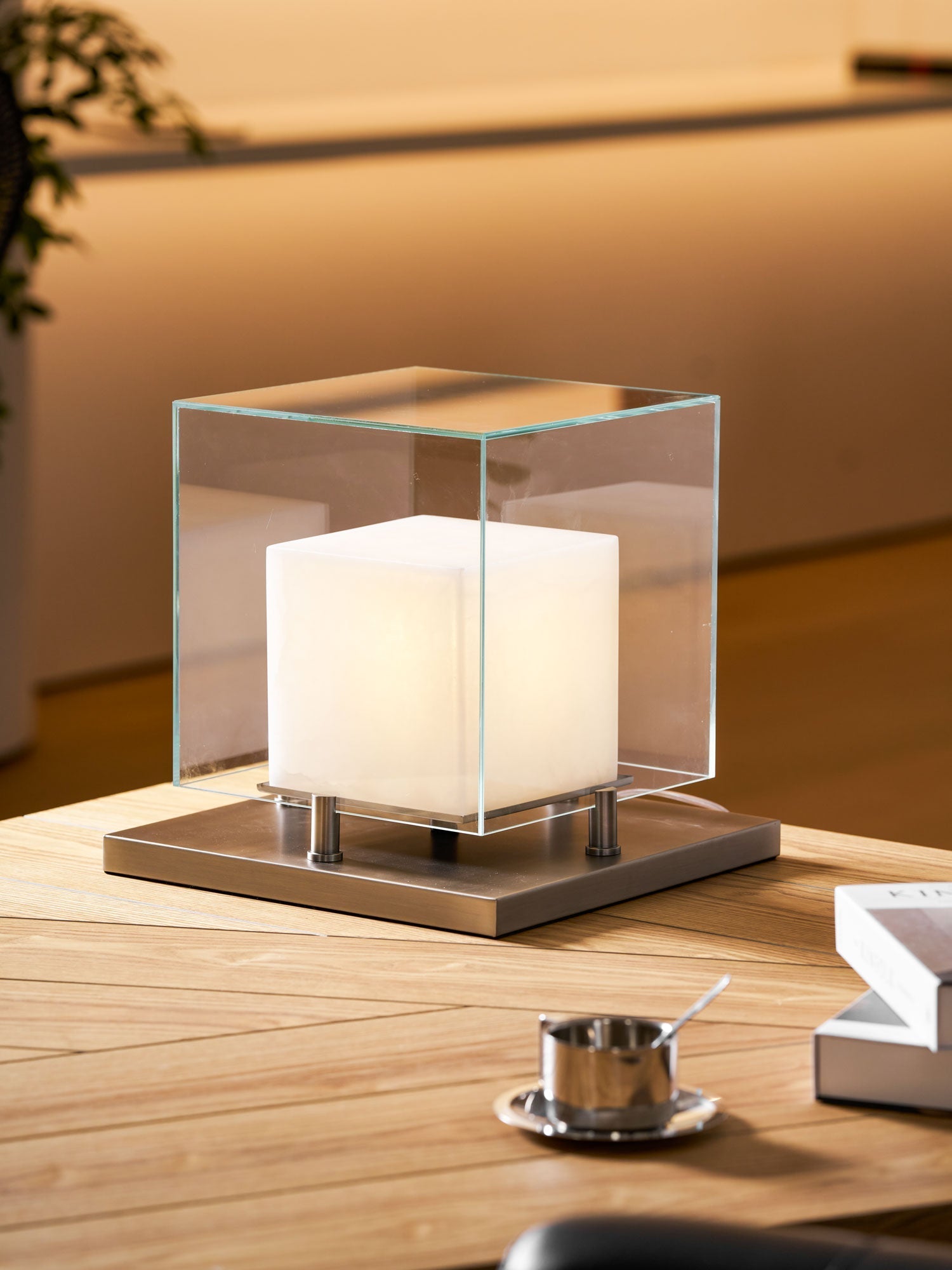 Arqra Modern Alabaster Table Lamp