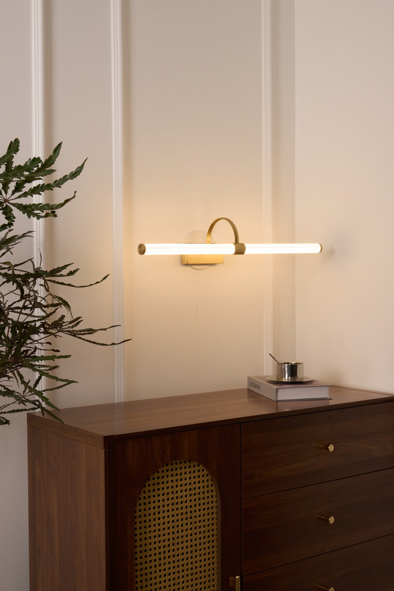 Beryl Modern Minimalist Brass Wall Light - Letslighting