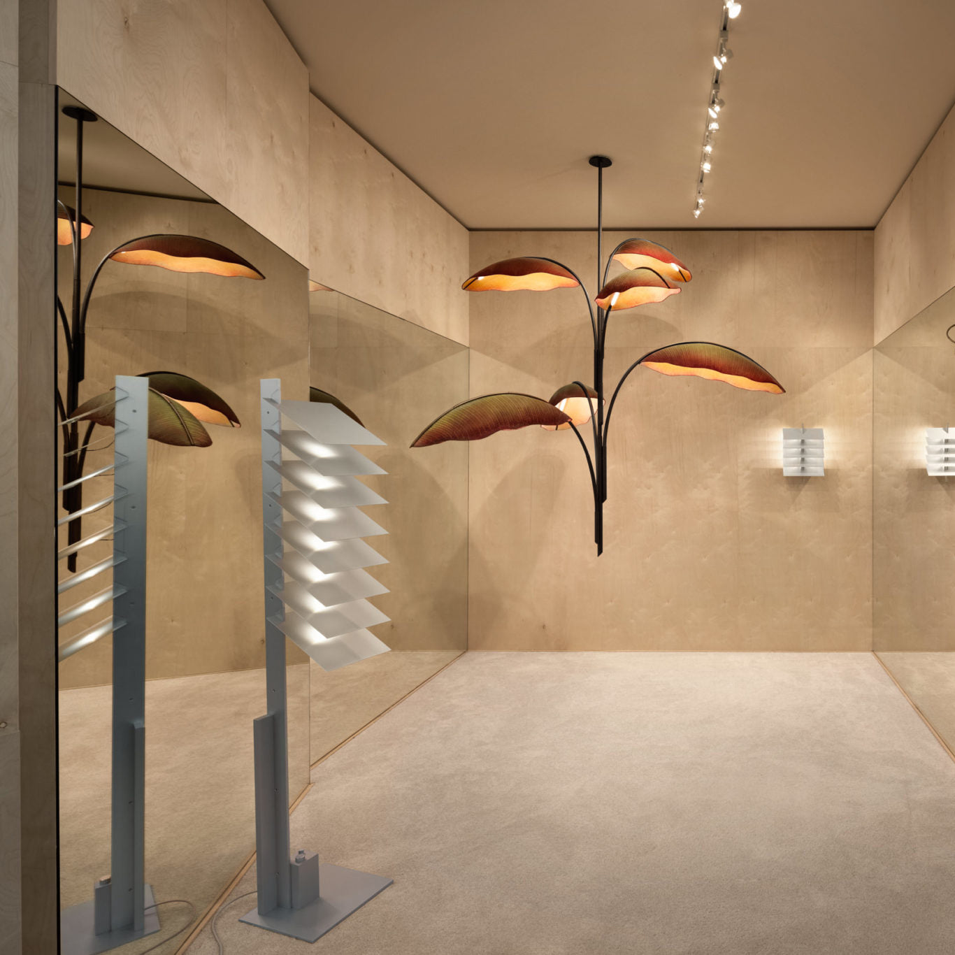 Rauduvyu Modern Minimalist Leaf Black Chandelier - Letslighting