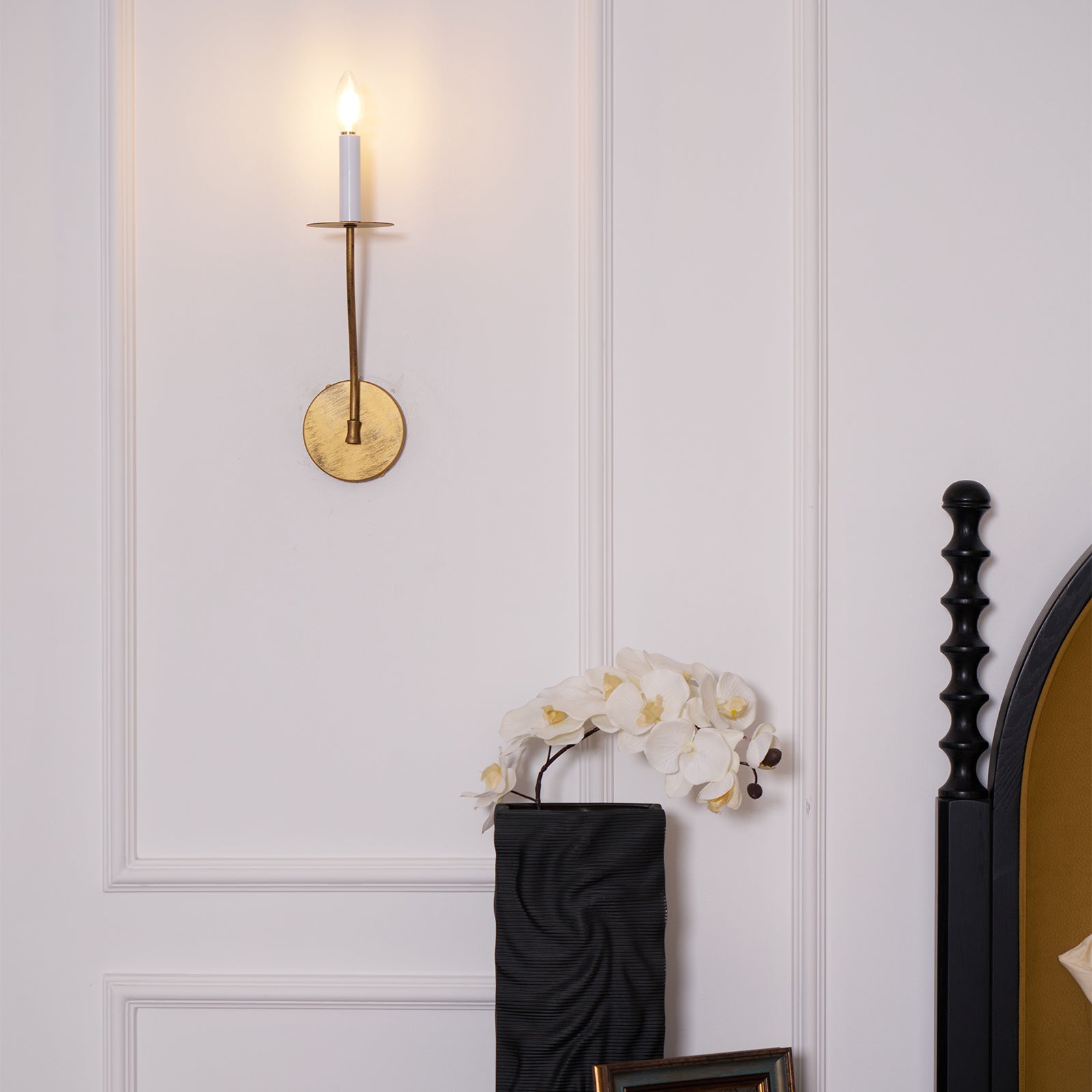 Eris  Wall Lamp Brass