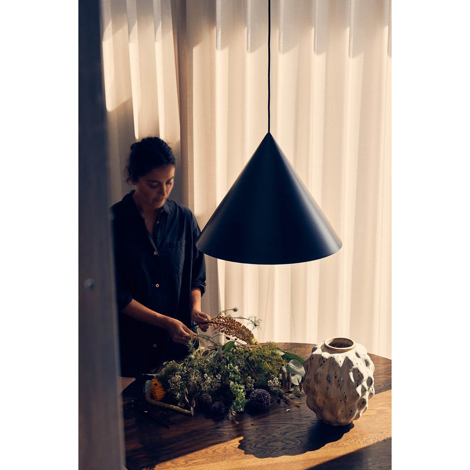 Caeluvyu Modern Minimalist Dark Pendant Lamp - Letslighting