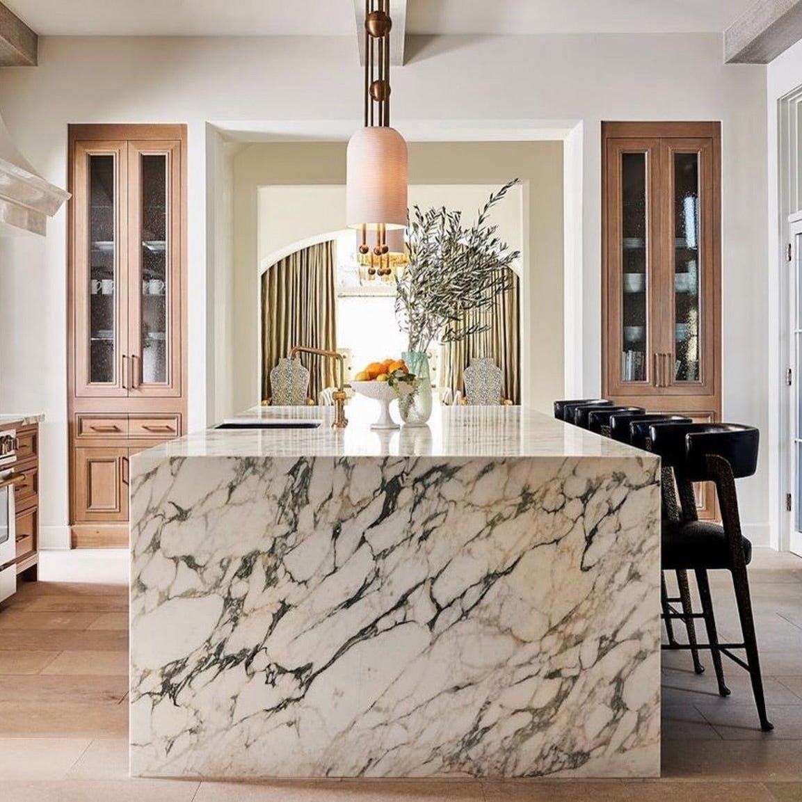 Voloraris Traditional Elegance Glass Pendant Light - Letslighting