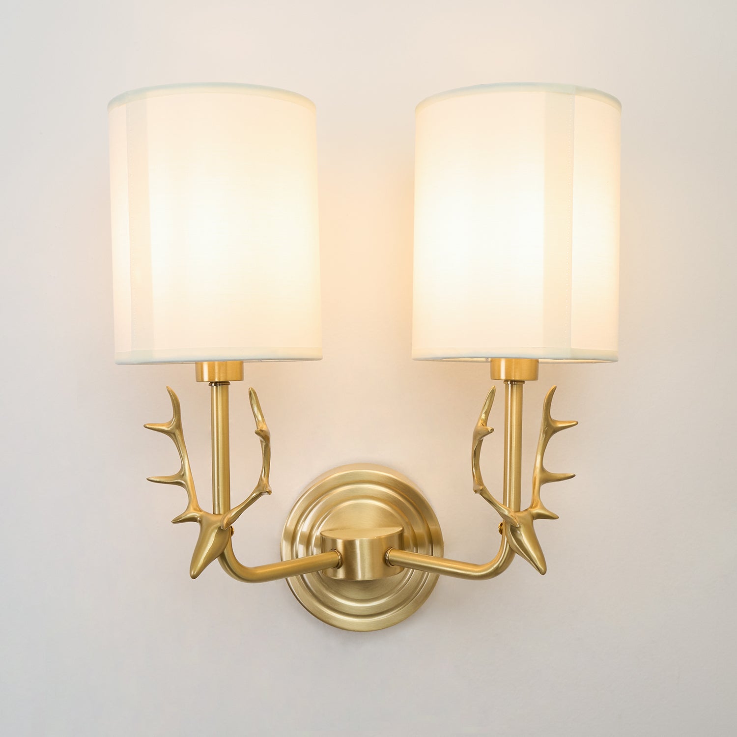 Noble Elegance Deer Head Brass Wall Light - Letslighting