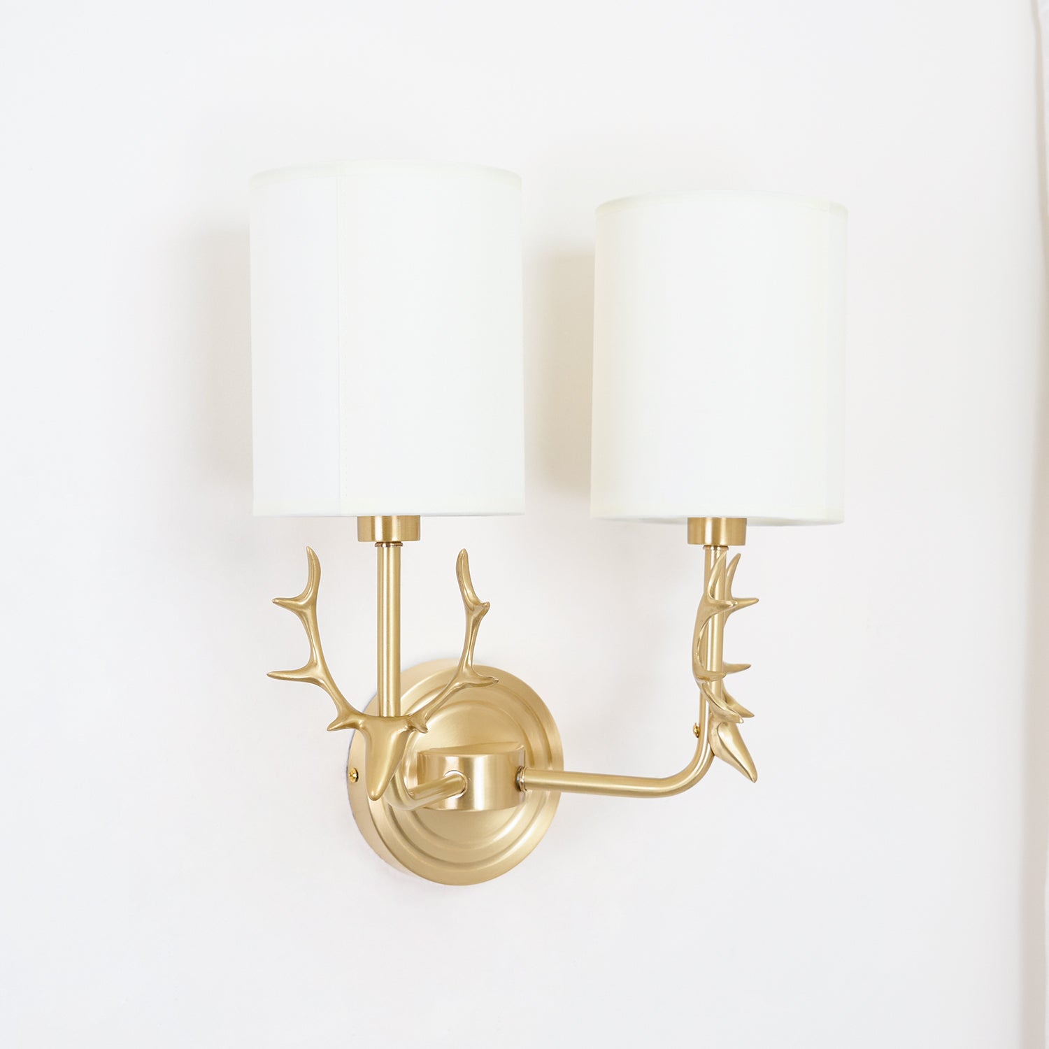 Noble Elegance Deer Head Brass Wall Light - Letslighting