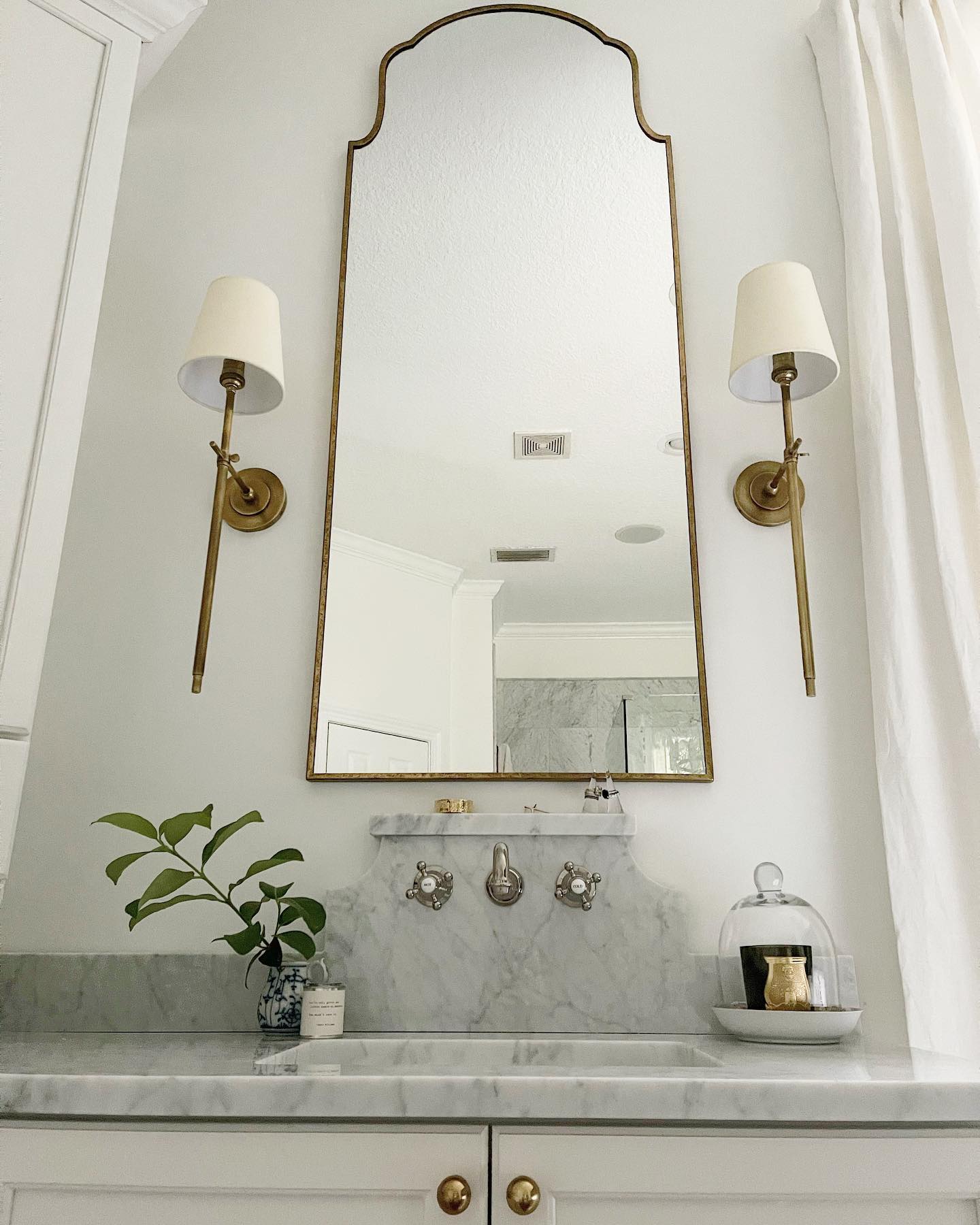 Platina Modern Minimalist Brass Fabric Wall Lamp - Letslighting