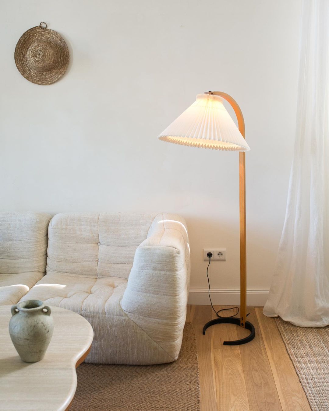 Viaro Wood Floor Lamp - Letslighting