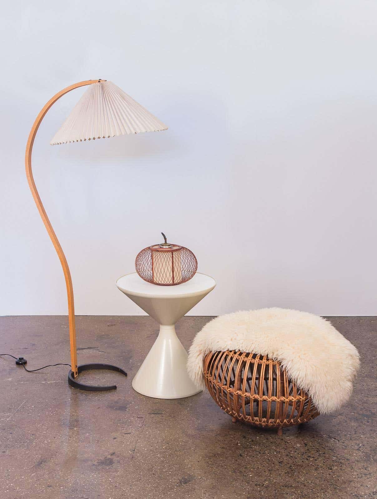 Viaro Wood Floor Lamp - Letslighting