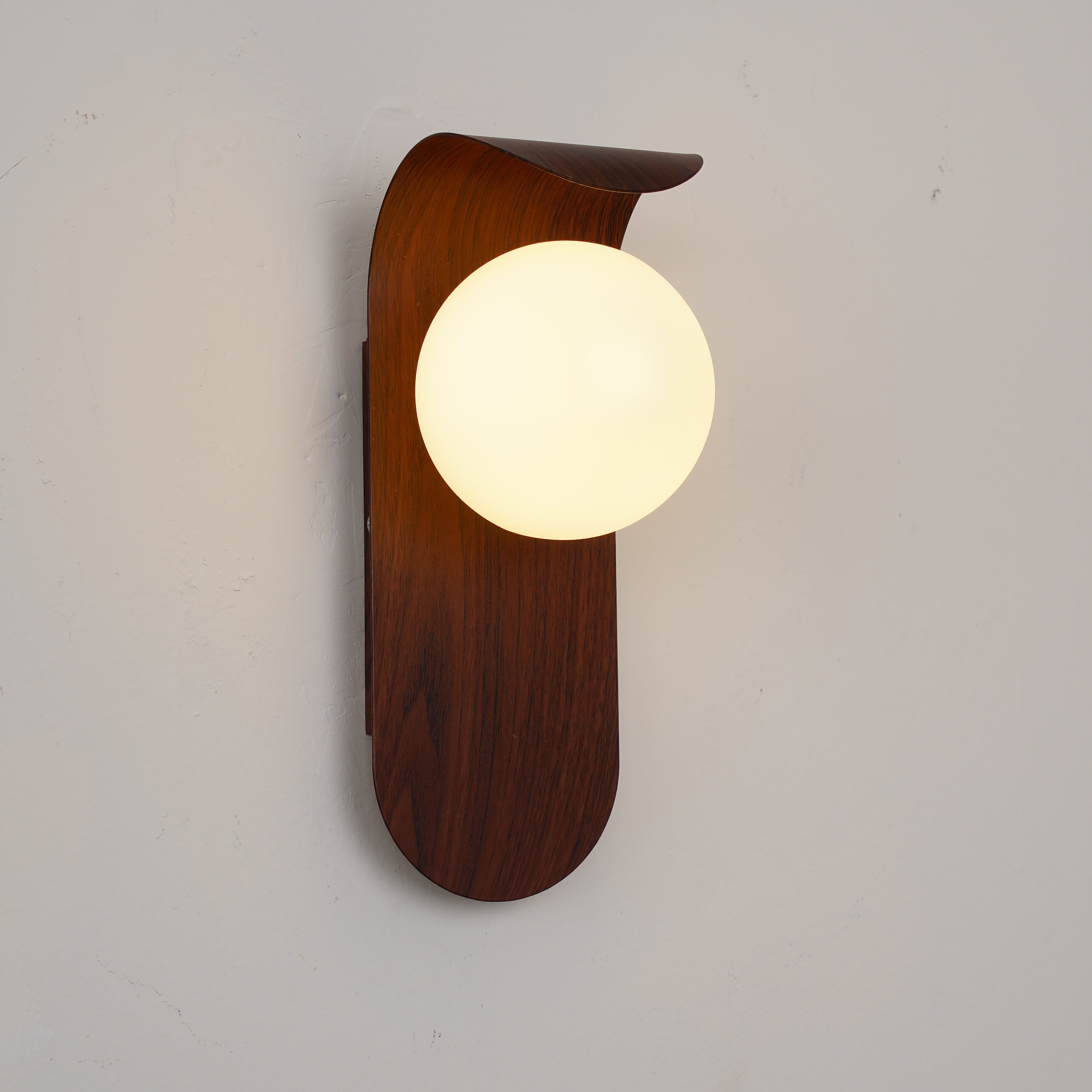 Muto Indoor Wall Lamp  Wood / Walnut