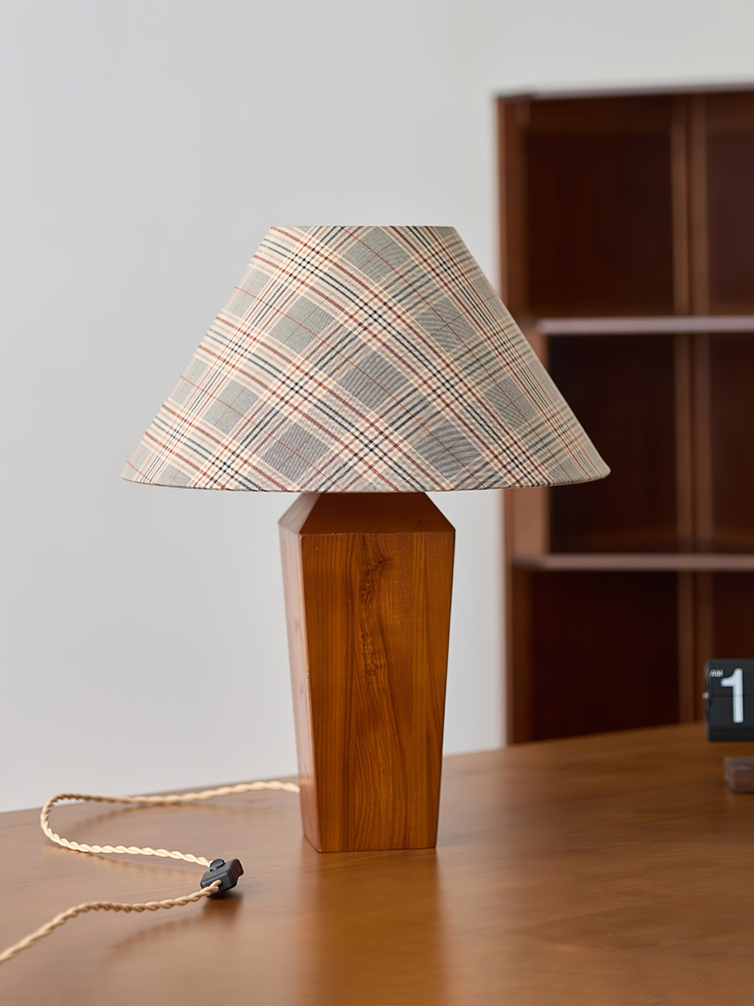 Hayden Minimalist Wood Table Lamp - Letslighting
