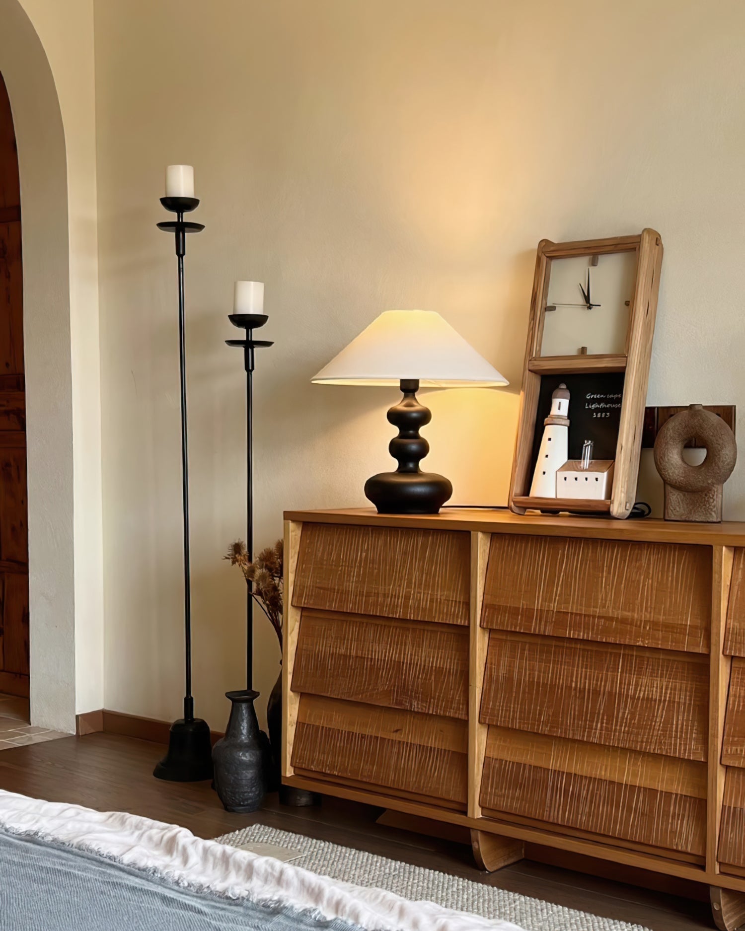 Aurain Wood Fabric Vintage Table Lamp - Letslighting