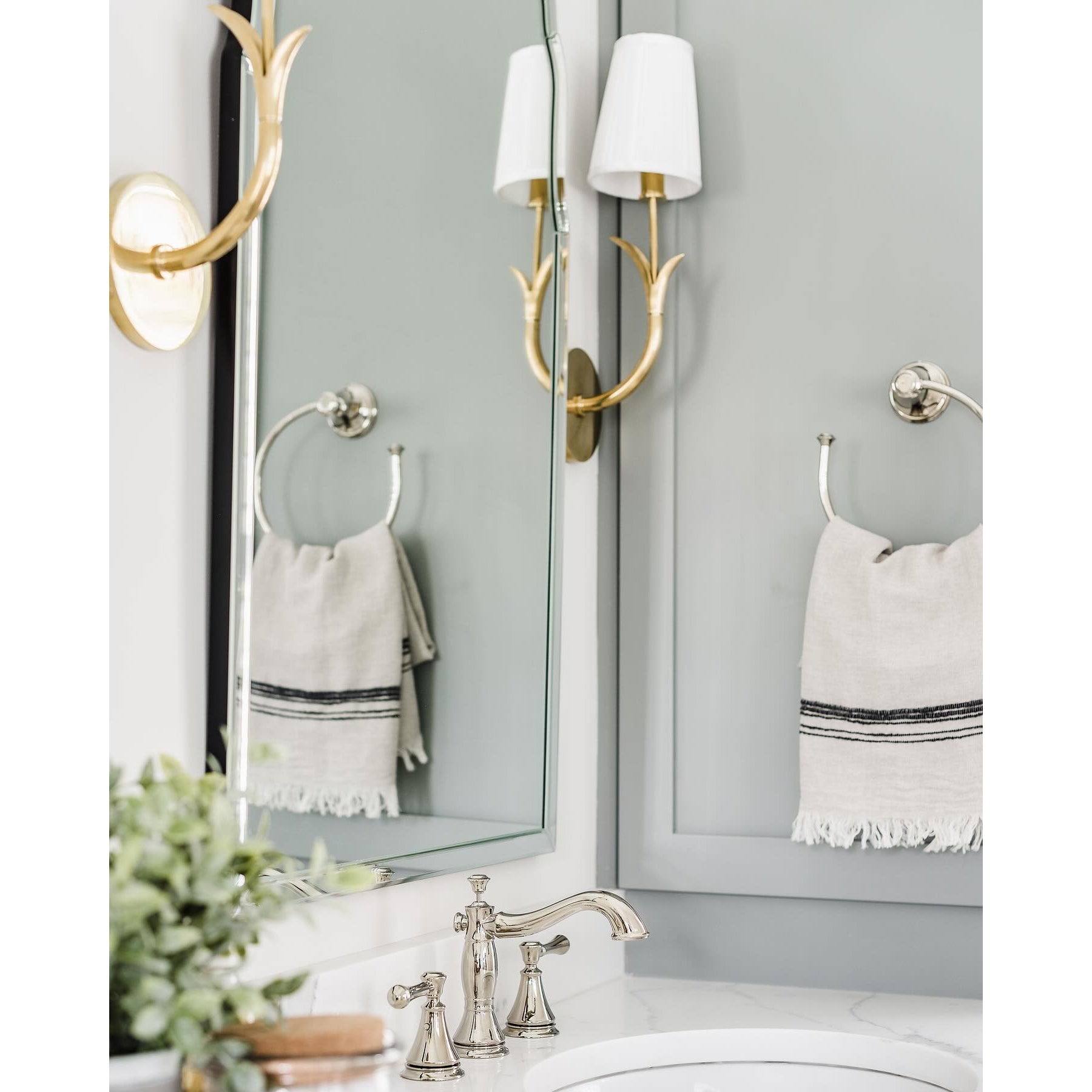 Elys Modern Minimalist Brass Fabric Wall Lamp - Letslighting