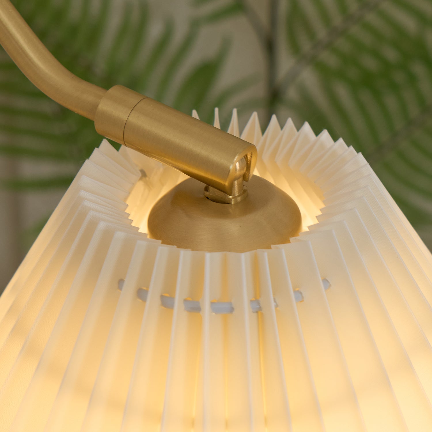 Feyora Pleated Fabric Wall Lamp - Letslighting