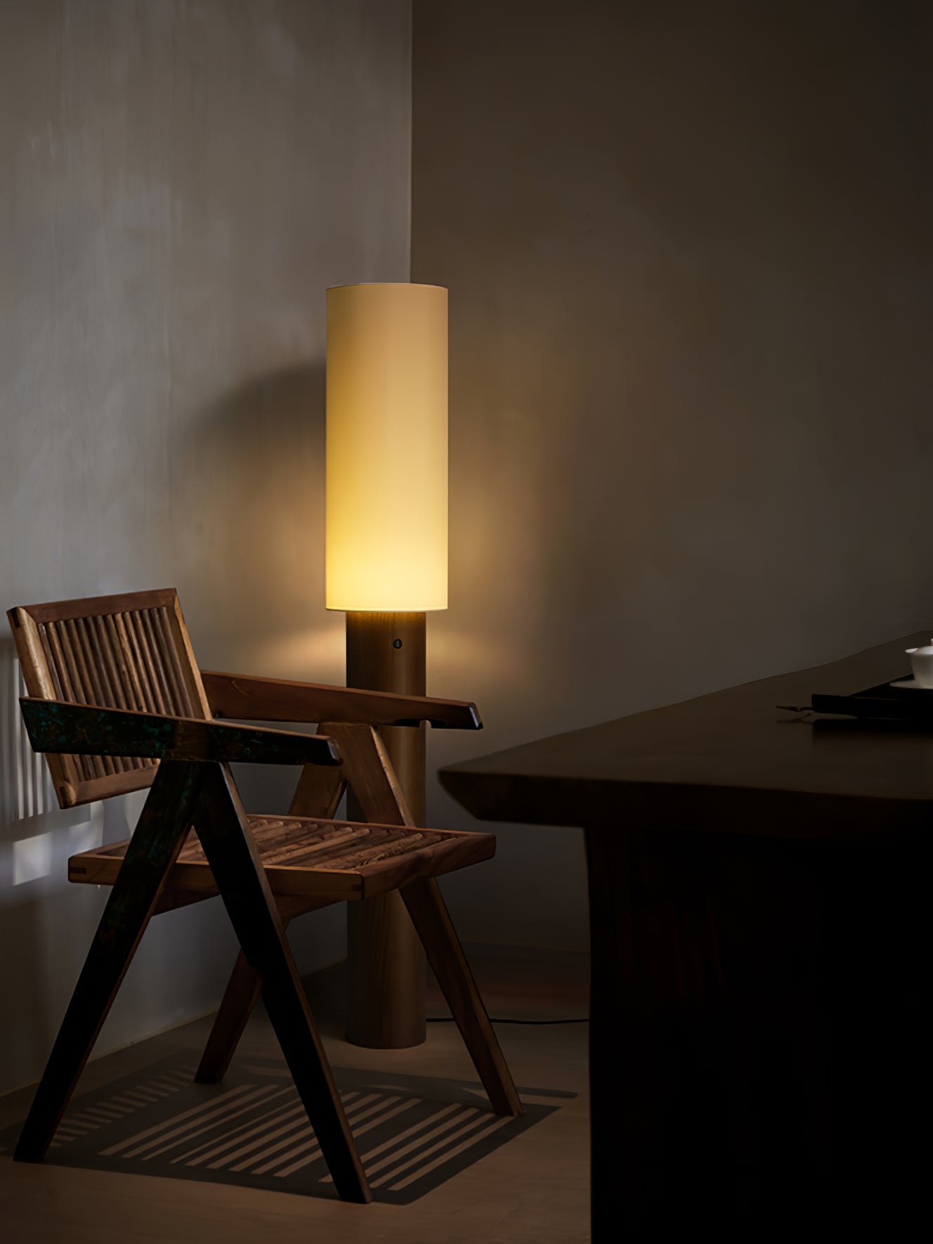 Uvynir Cylindrical Wood Floor Lamp - Letslighting