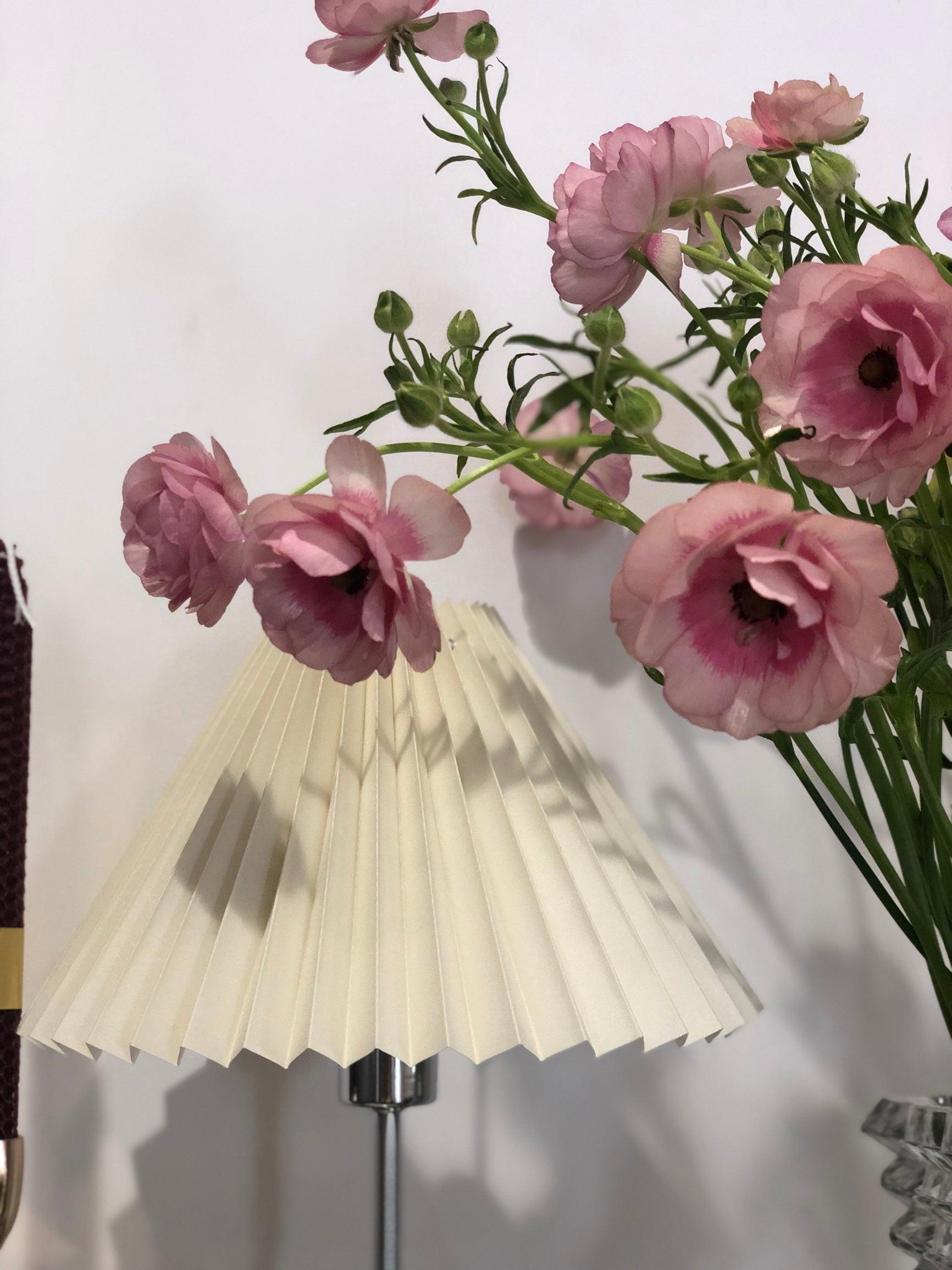 Ornelle Wood Fabric Artistic Table Lamp - Letslighting