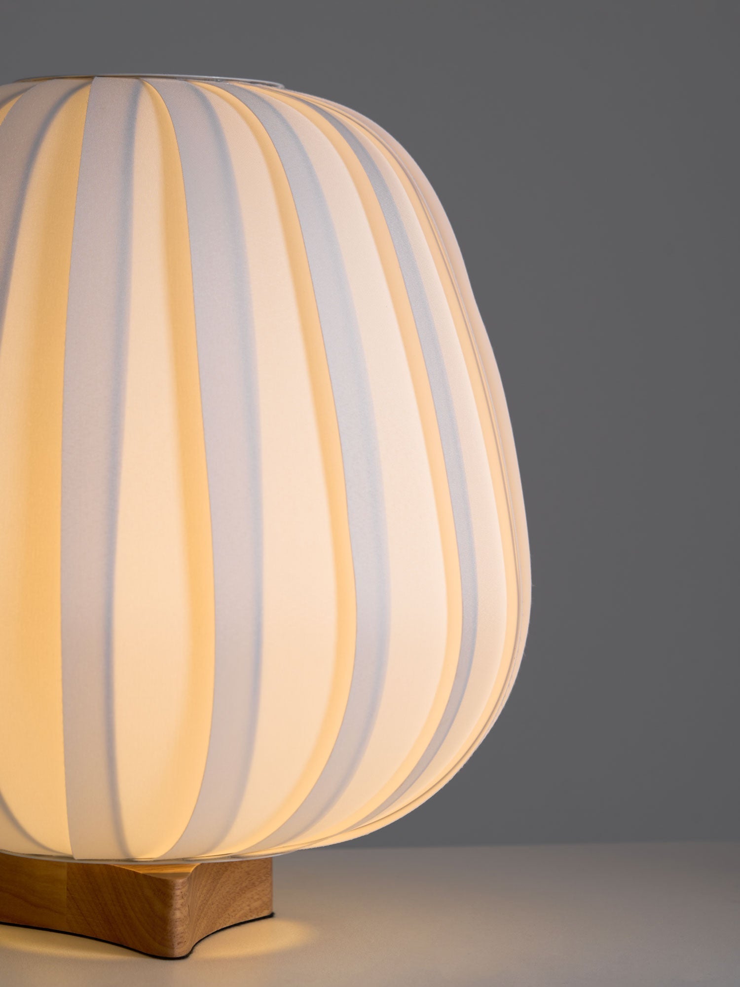 Fabric Minimalist Table Lamp - Blowlighting