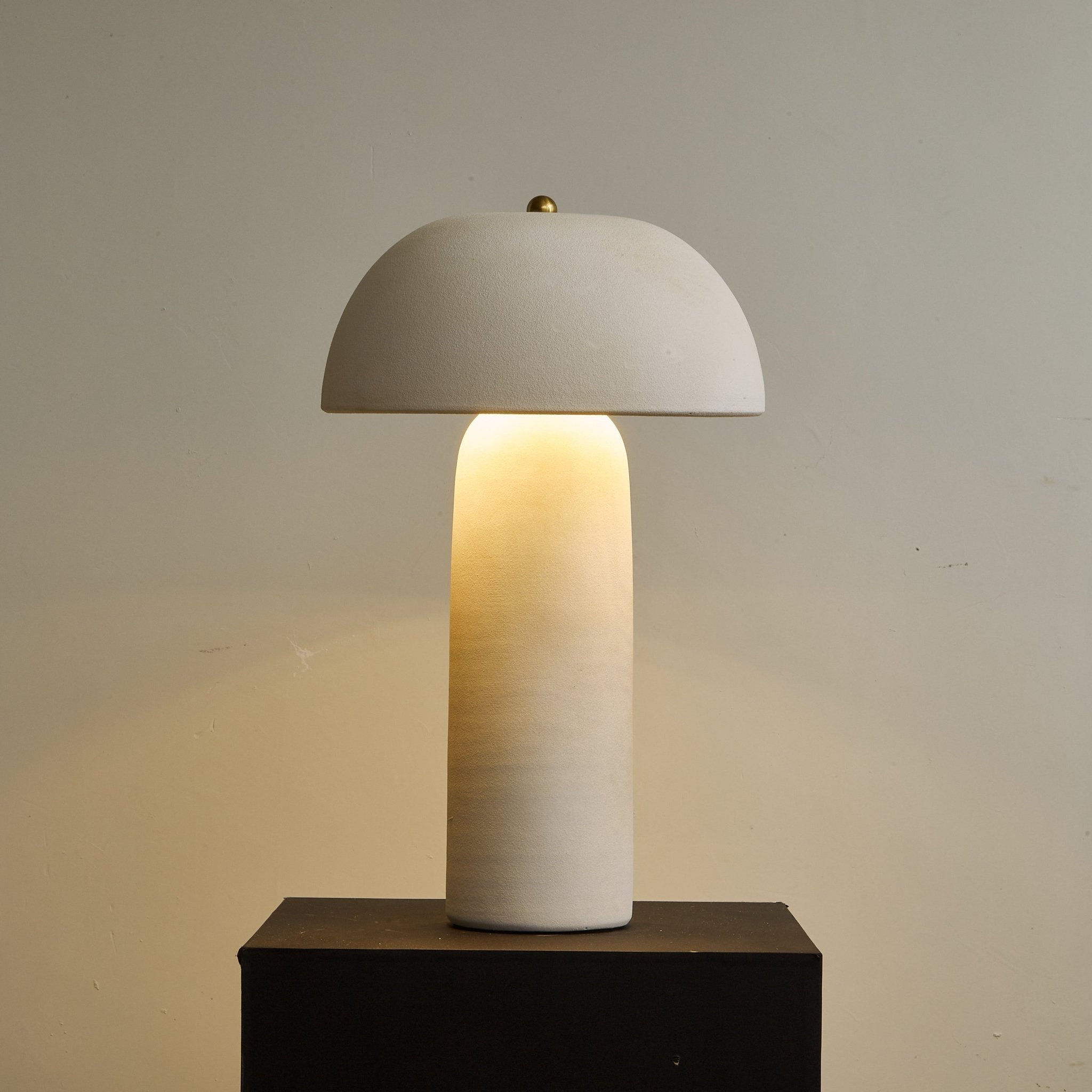 Averose Ceramic Minimalist Table Lamp - Letslighting