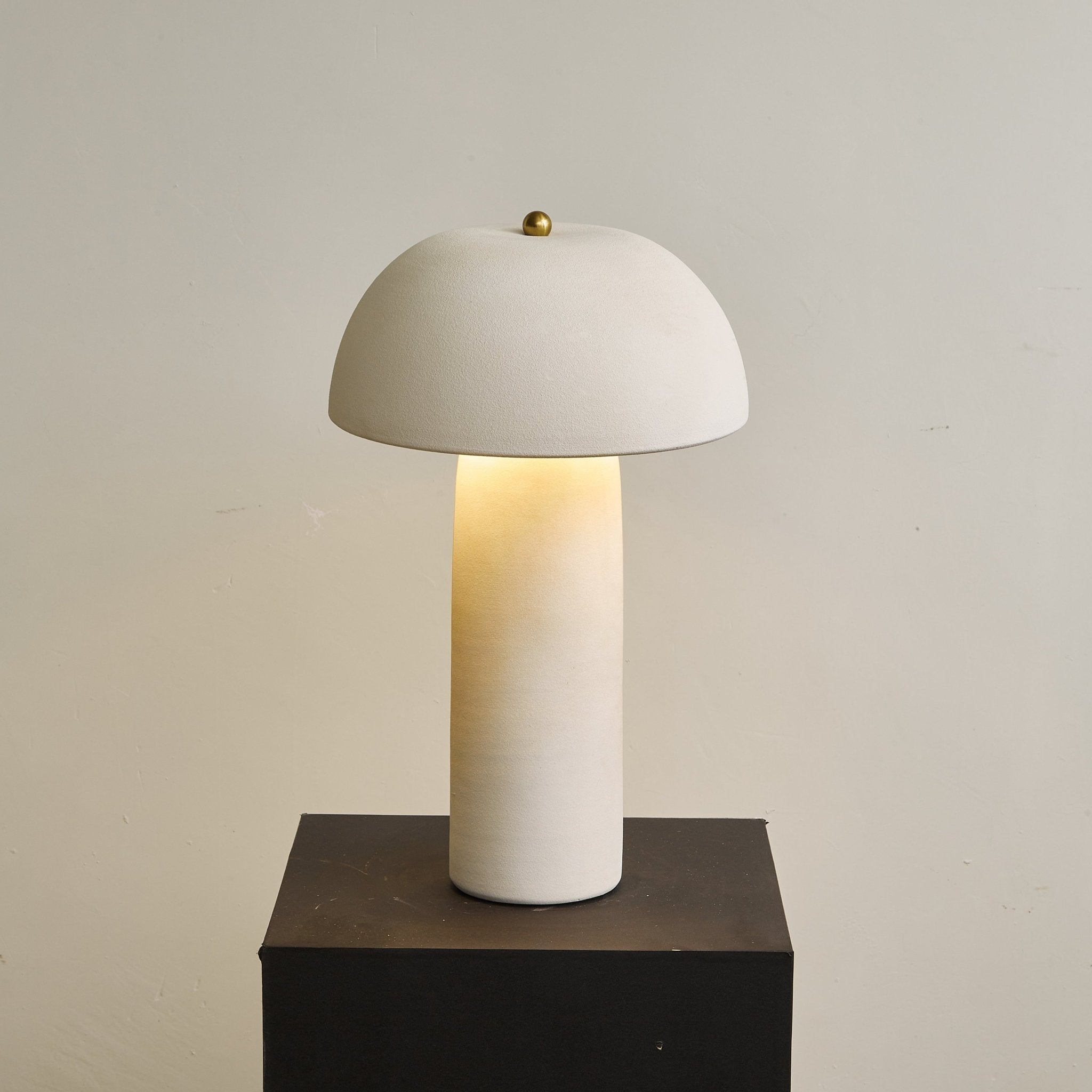 Averose Ceramic Minimalist Table Lamp - Letslighting