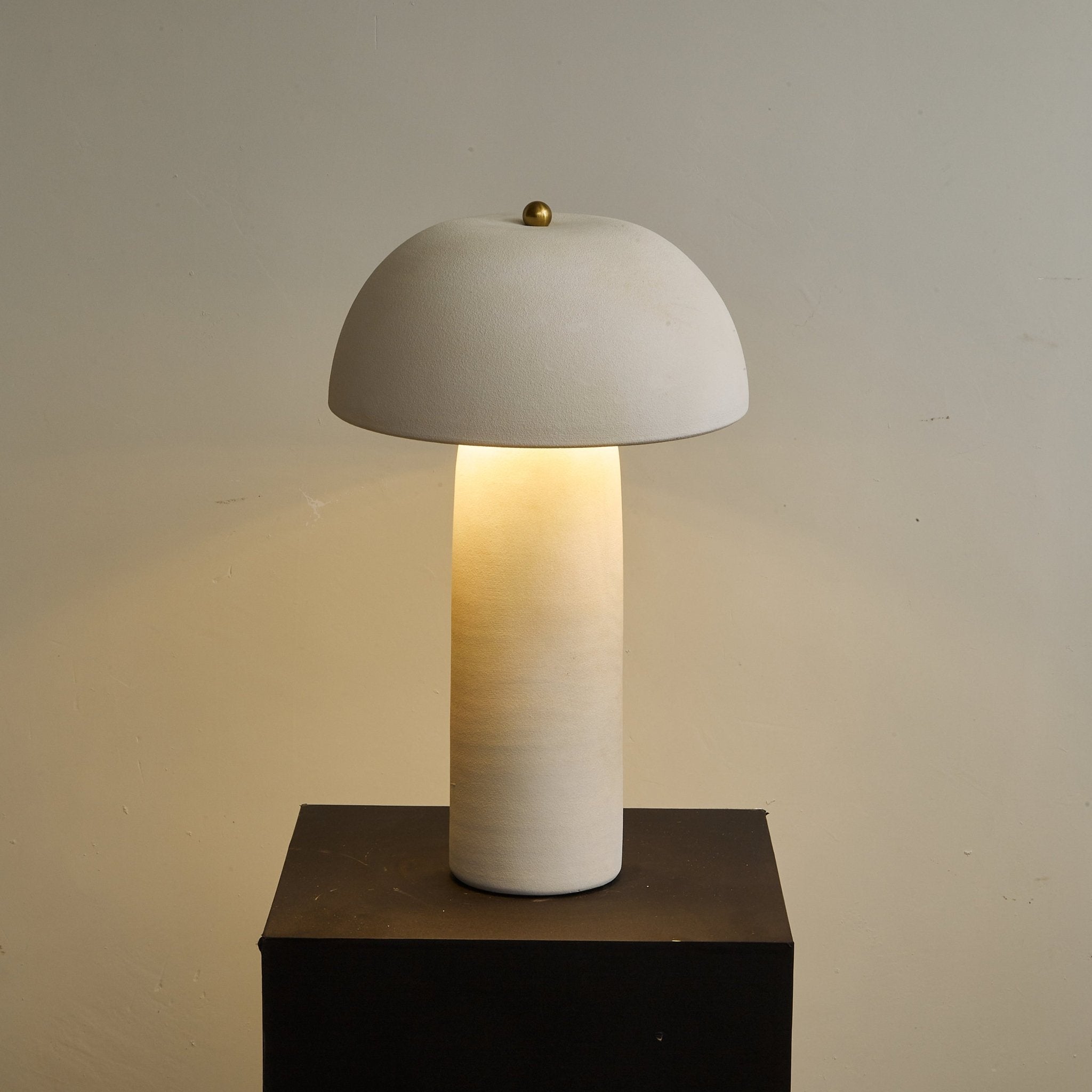 Averose Ceramic Minimalist Table Lamp - Letslighting