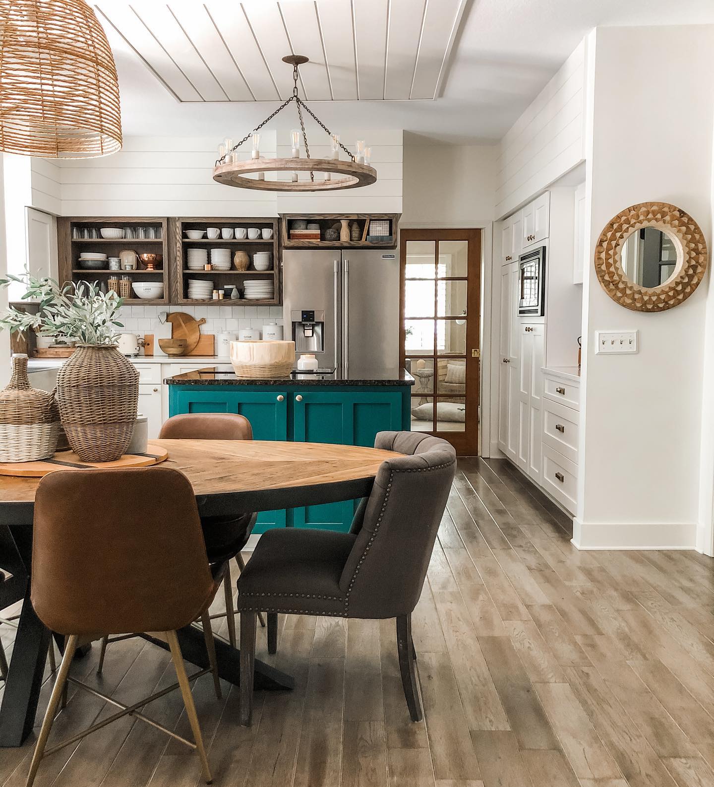 Armirila Vintage Industrial Wood Chandelier - Letslighting