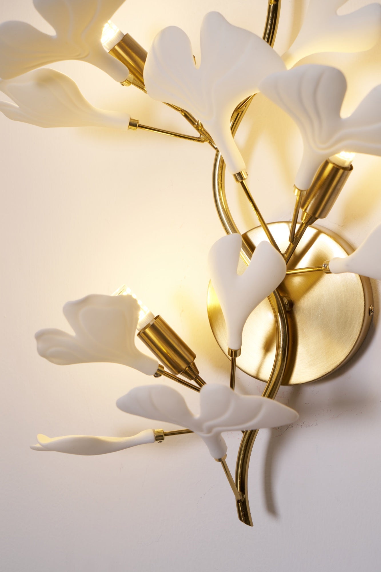 Wylie Postmodern Luxury Gingko Ceramics Wall Lamp - Letslighting