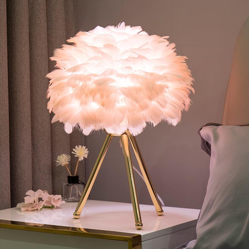 Nilo Feather Feminine Table Lamp - Letslighting