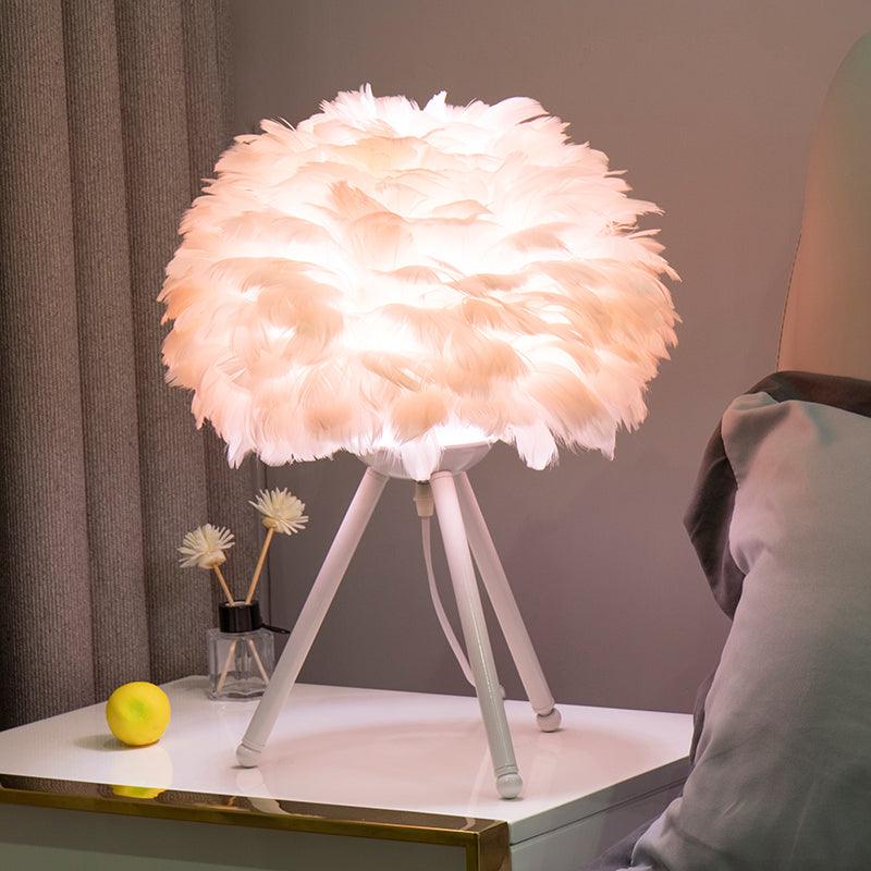 Nilo Feather Feminine Table Lamp - Letslighting
