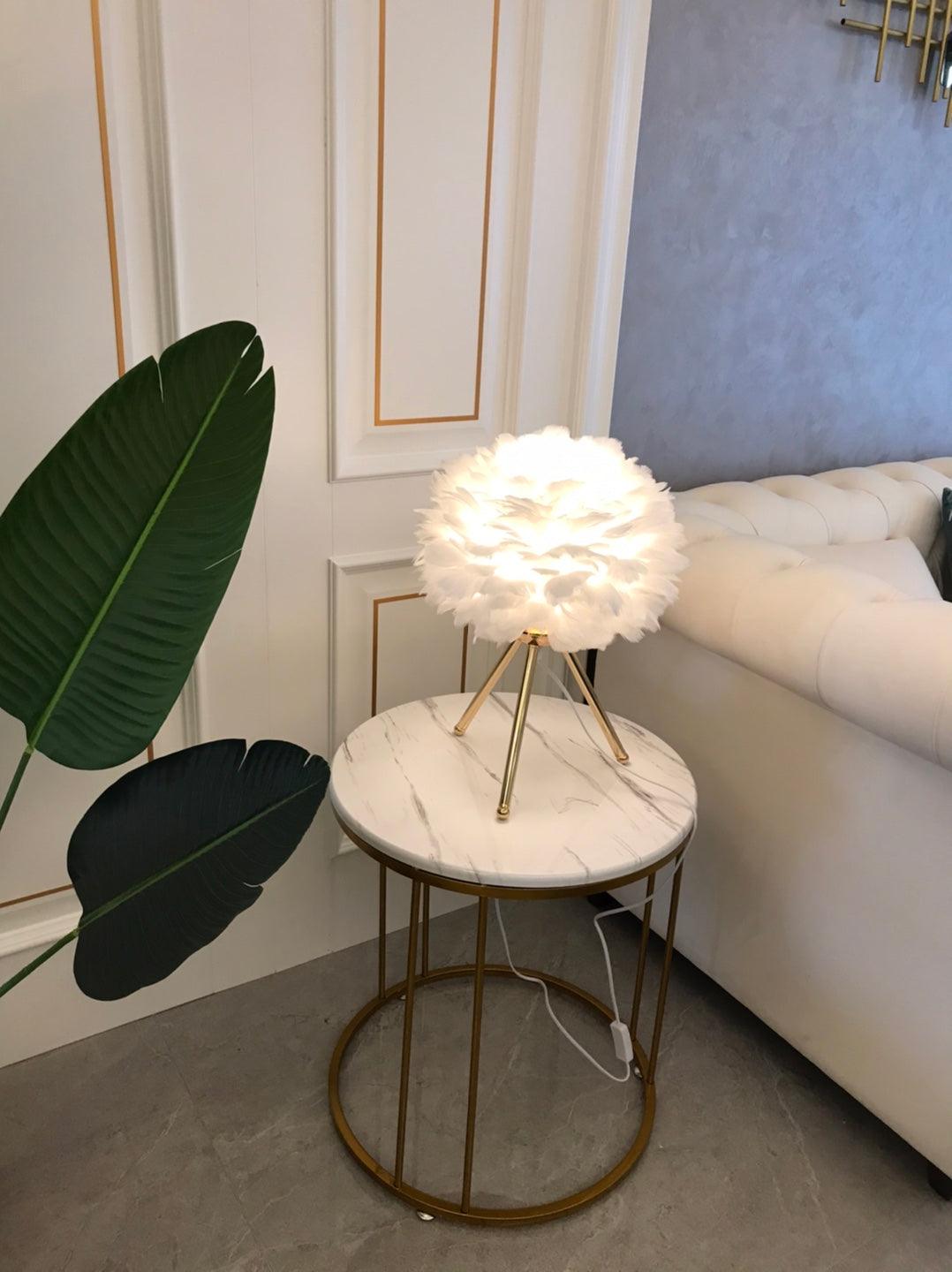 Nilo Feather Feminine Table Lamp - Letslighting