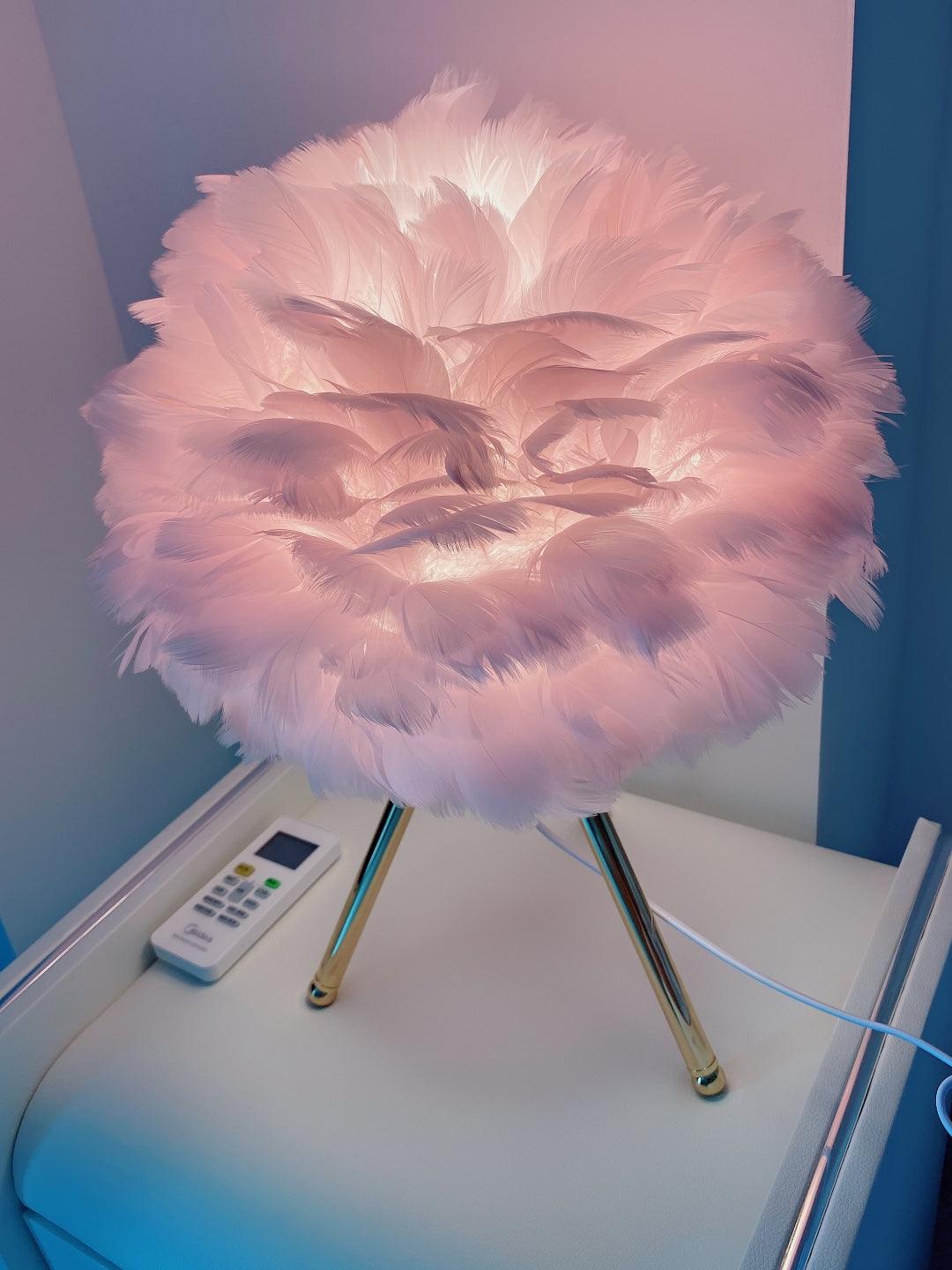 Nilo Feather Feminine Table Lamp - Letslighting