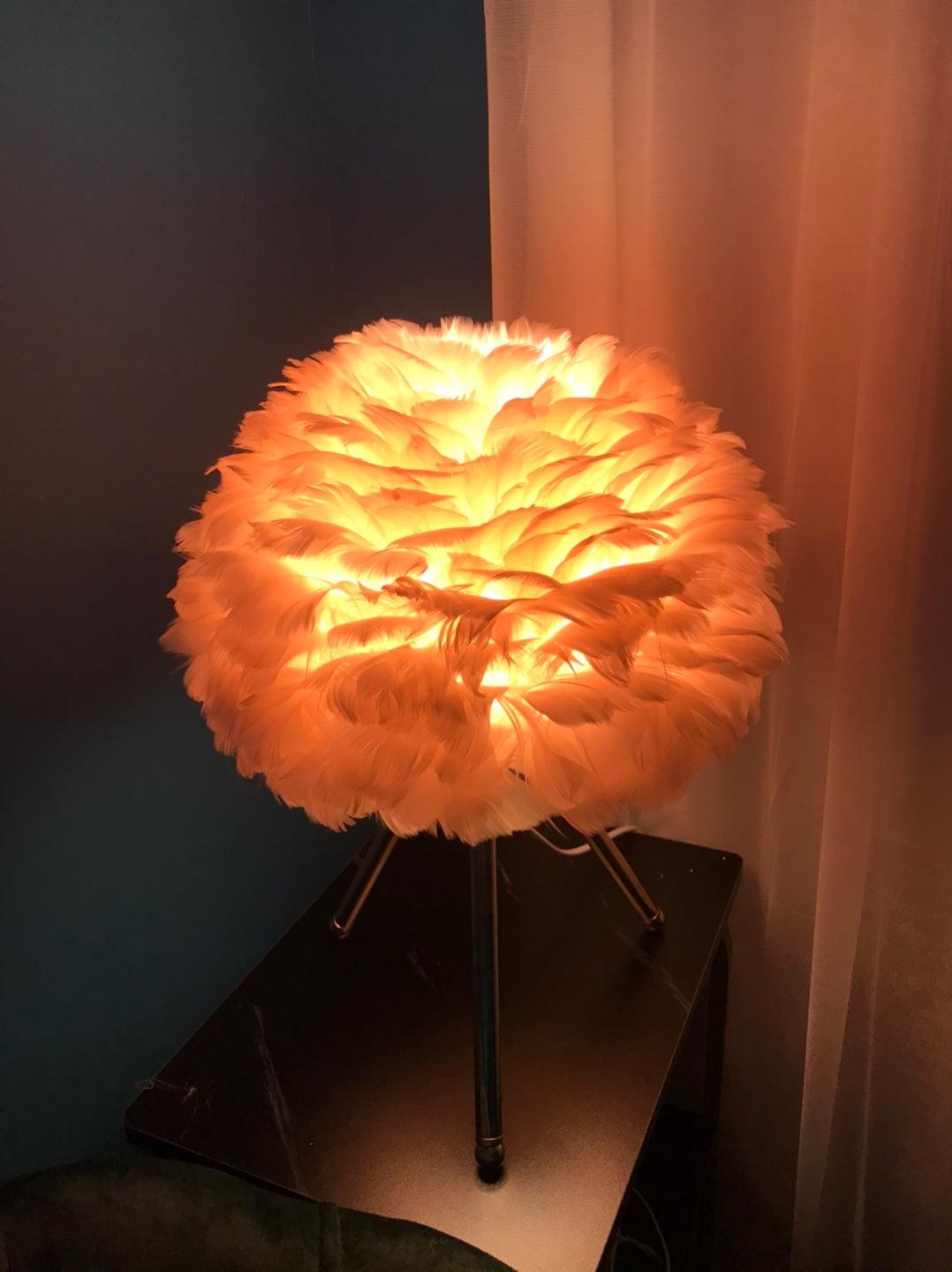 Nilo Feather Feminine Table Lamp - Letslighting